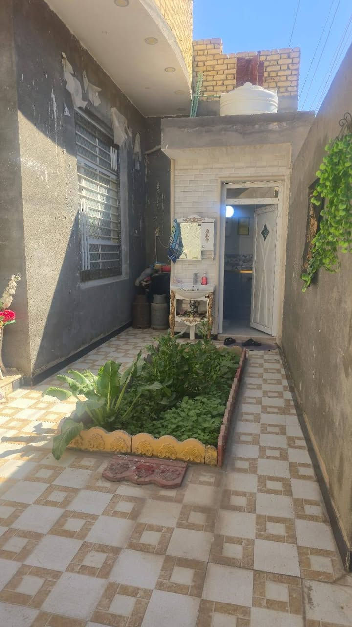 للبيع المساحه 200 على شارعين
الصابئه الورداوي 
بناء حديث  غرفتين او صاله جاهز  ثاني بيت عن الشارع العام 
السعر 145 
***********
