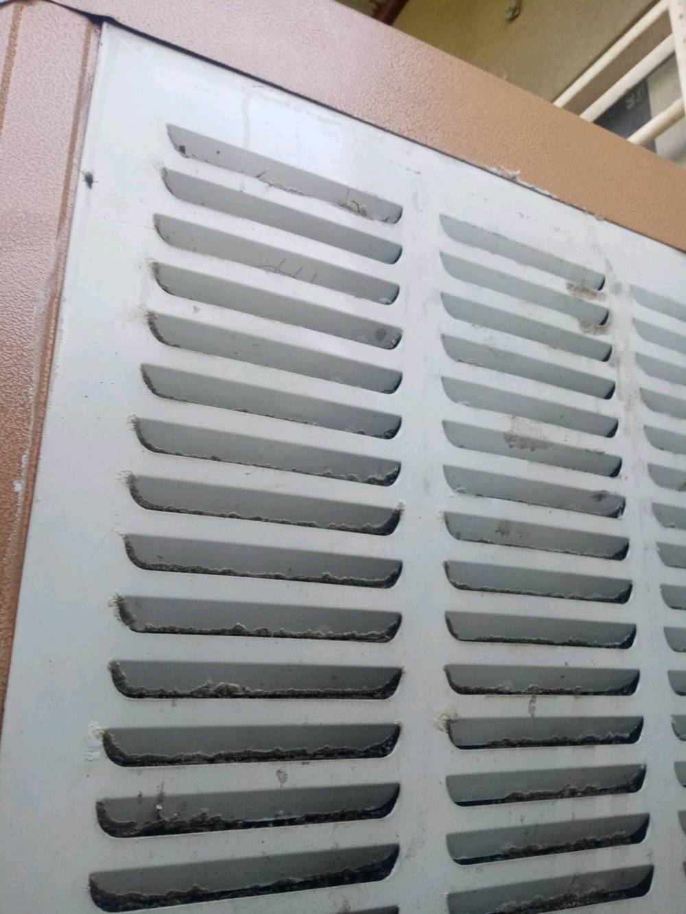 السلام عليكم عندي مبرده مستعملة للبيع جديده بدون خيسان  نوعيه دجله السعر 120وبيه مجال رقم *********** العنوان الموصل