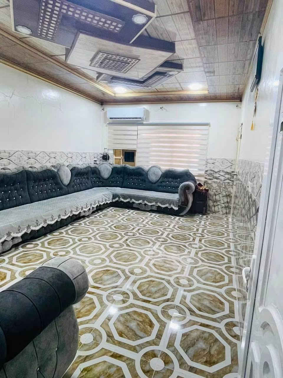 بيت للبيع الهرمات الثانيه يم شركه الكهرباءالسعر 51 مليون
المساحه 200العمق 25واجها 8 غرفتين بيت حديث 
فول خدمات ماي كهرباء عل تبليط 
الاستفسار ***********
***********
بي واتساب
