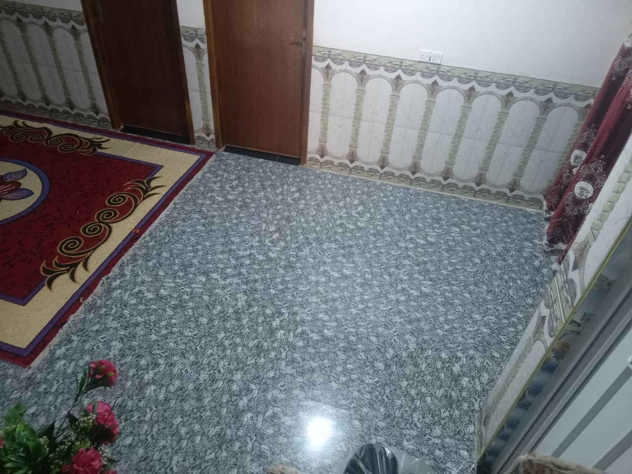 السلام عليكم ورحمة الله وبركاته دار للبيع المساحه١٦٠ حي كريم الزراعي يتكون من غرف نوم عدد٢ 
 استقبال 
صالة 
مطبخ
السعر٥٥ وبيه مجال

 للاتصال ***********
