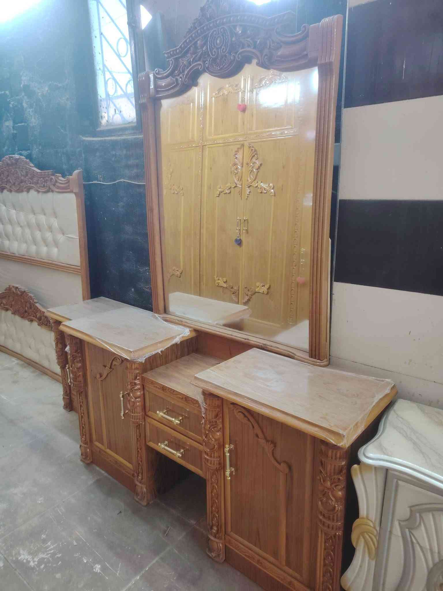 غرفة ٦باب محلق تزكام خارج داخل صاج الوجه كلة ٥ملم والداخل صاج٤ الوجه كلة زان مصري غرفة اخت الجديدة مابيها اي ضرر زاويا كنتورية برتفاع الغرفة كلها زان مصري مكان بغداد فلكة حي النصر يوجد توصيل ***********سعر مليون و٤٠٠
