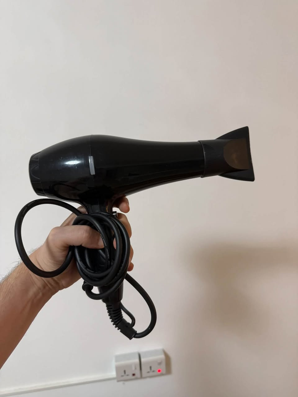 أغراض نظيفة جدا للبيع وسعر مناسب 
المكان MRF 4
ارسل الصورة الي تريدها على الخاص او واتساب 
***********

نص مكتوب في الصور:
- طاولة جلد ٤٠*٦٠*١٠٠ سم