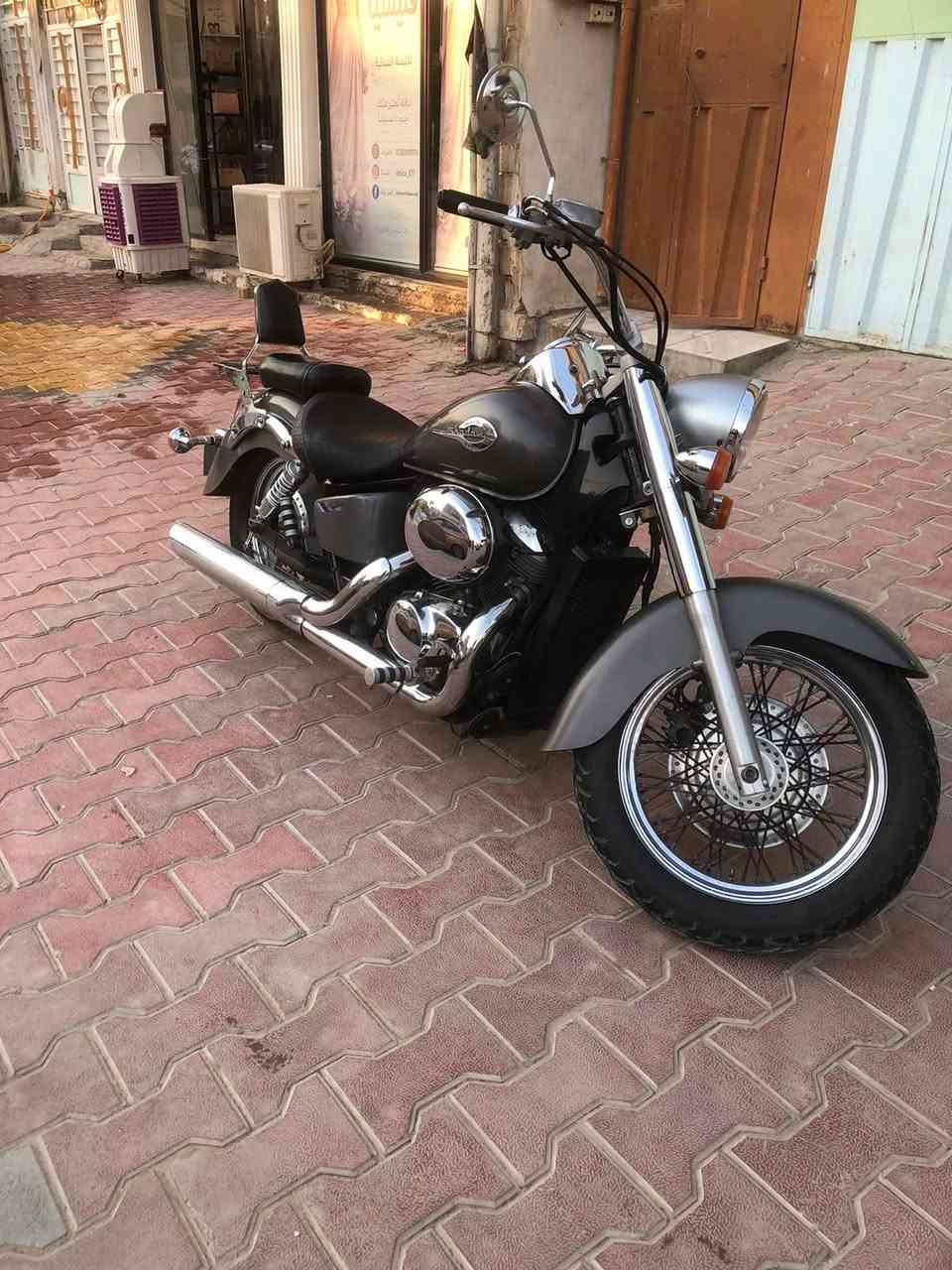 السلام عليكم  
Honda Shadow 400cc
الدراجه جديده بمعنى الكلمه من دون اي نقص
جلخ واير واحد متلگه بيها . 
/ ستيرن راس الثور بلادي 
/تايرات جدد امامي خلفي 
/ مكينه وگير كفاله برغي ممفتوح بيها 
مكانها كربلاء طويريج 
سعرها 18 ورقه قفل  
متواجد فيس وعلرقم ***********
