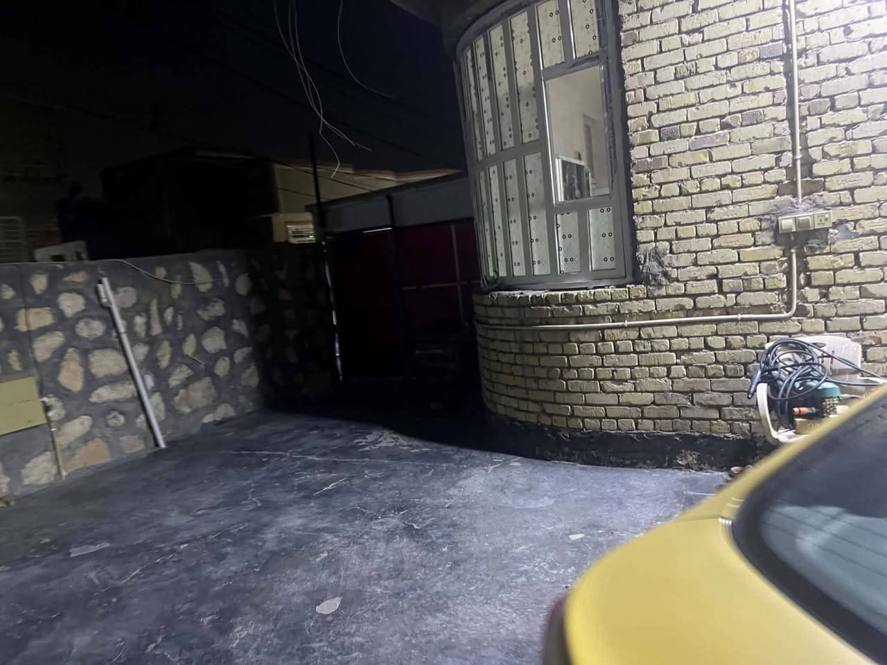 عرض 
بيت مساحه ٤٠٠ متر طابو زراعي سند ٢٥ بناء حديث 
 الموقع الحله العتايج عامود ٢٤ بدايت السياحي اول منطقه 
البيت ركن يبعد عن الشارع العام ٢٠٠ متر 
كافه الخدمات متوفره  مدارس ابتدائي ومتوسط مستوصف 
محتويات المنزل 
ثلاث غرف نوم 
استقبال 
صاله 
مطبخ حار وبارد 
مجمع صحيات 
كراج سيارات  كبير 
حديقه 
ممرات داير مداير البيت 
سياج حجر 
فقط نقص ترتيب الواجه  للعلم بناء حديث ٢٠٢٣ 
مناسب وبيع مستعجل 
للاستفسار اكثر الاتصال ***********
