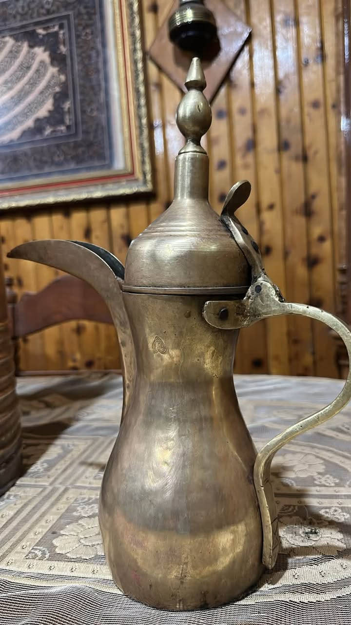 دلة ارتفاع 38 سم
مختومه وجهين عمل ( المصري) 
***********

بابل
