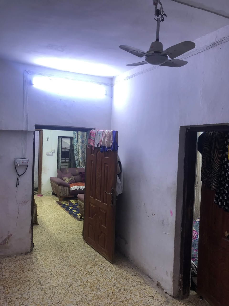 بيت للبيع 

سلام عليكم 
بيت بزعفرانيه دور الفلسطينين مقابل مركز شباب 
مساحه ١١٥ مربع 
يحتوي على طرمه خارجيه وطرمه داخليه 
وصاله +غرفتين +مطبخ +صحيات 
سكف صب بيت داخله كله ترميم جديد 
 سعره كلش مناسب للتواصل متواجد على هاذا رقم (***********)
