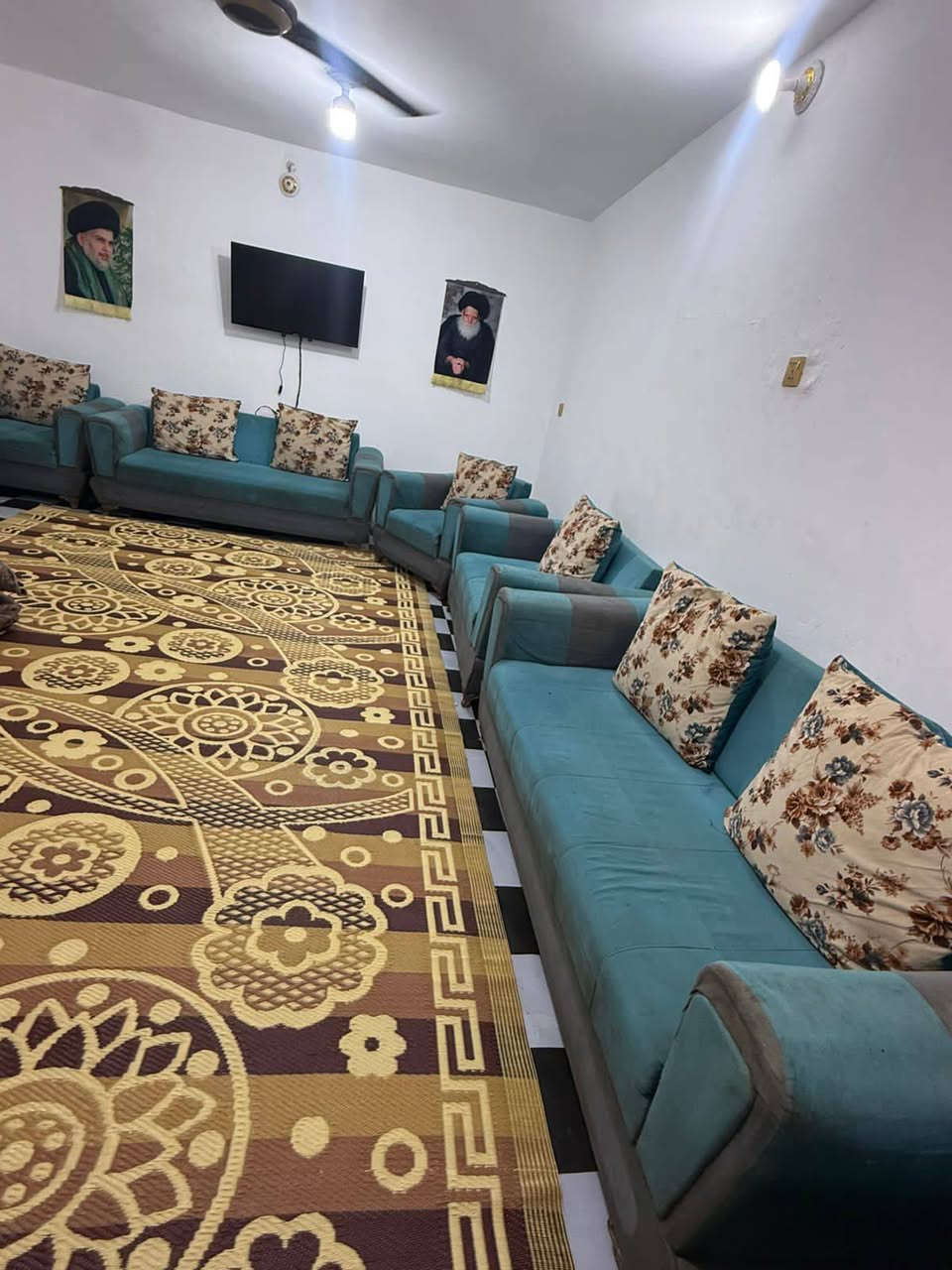 تخم 10 مقاعد  خشب ثقيل   العنوان كوت 
دور العمال  للستفسار ***********
السعر 250وبي مجال
