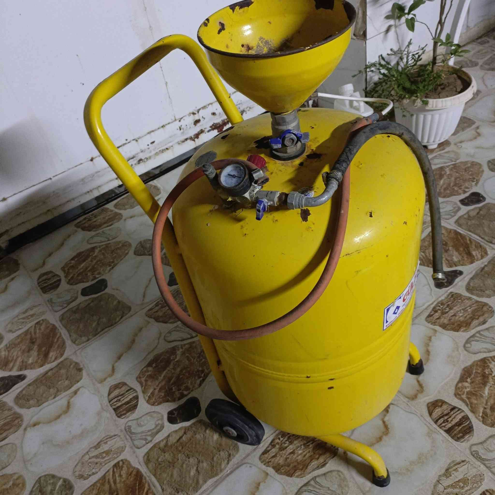 کەفی سەیارە شۆردن نرخی50,000و مامەڵە
***********
