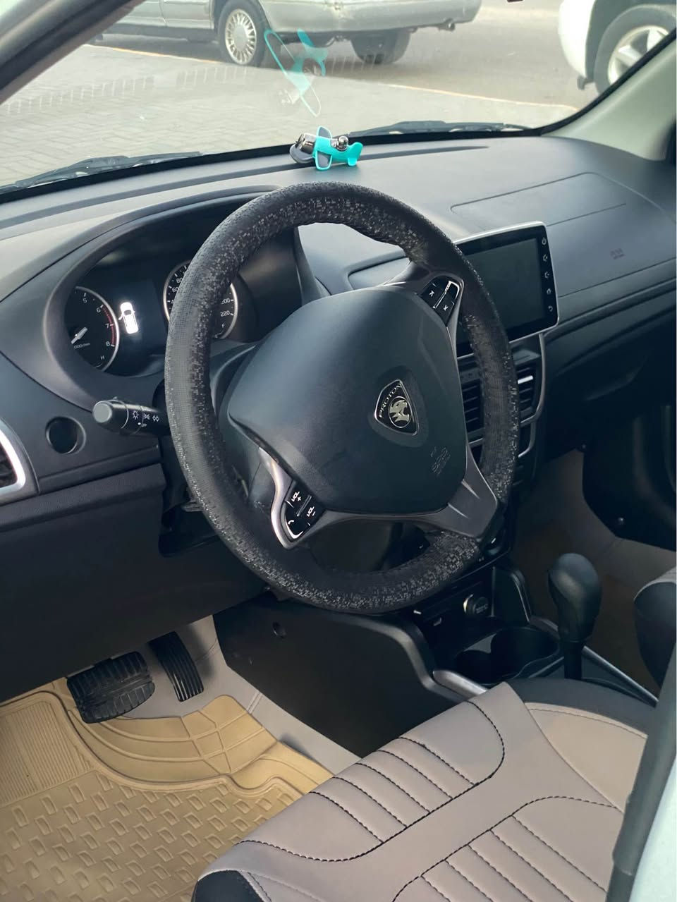 بروتون ساغا 2024 (Proton Saga) — تحت ضمان الشركة 5 سنوات 
للبيع سيارة بروتون ساغا موديل 2024 بحالة ممتازة جداً (بحالة الوكالة)، سيارة اقتصادية وعملية جداً ومكفولة بالكامل.
 المواصفات:
المحرك: 1.4L VVT (اقتصادي).
اللون: فضي (سلفر) 
الضمان: ضمان رسمي من الشركة لمدة 5 سنوات (مكفولة كفالة عامة من المصنع والوكالة).
الترقيم: رقم أربيل (حرة جاهزة للتحويل مباشرة).
الصيانة: صيانة دورية منتظمة بالكامل واستخدام المواد الأصلية المعتمدة.
 السعر المطلوب: 110 أوراق ($11,000) — ما يعادل 16,500,000 دينار عراقي
المكان : البصرة _ الكرمه علي 
تواصل : *********** Singapore

