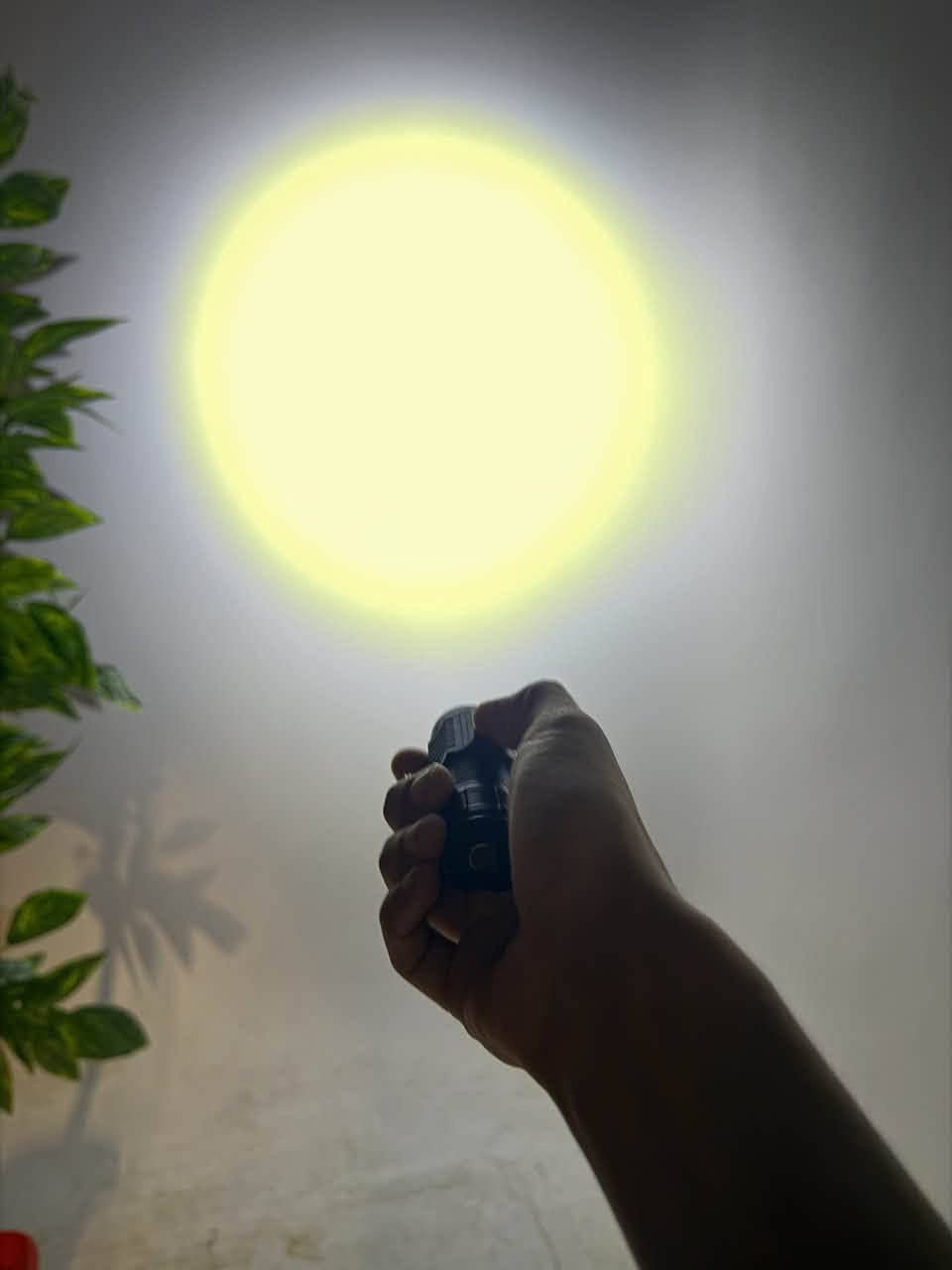 Triple Core Flashlight كشاف
بسعر 7,000 دينار عراقي 
بضمان سنة 🔥🔦

