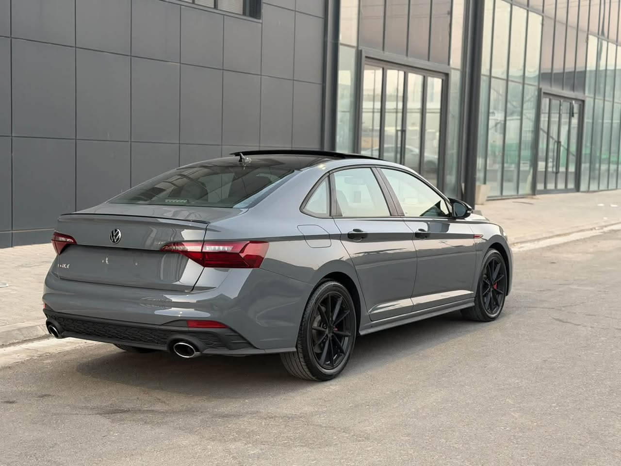 Volkswagen Jetta GLI 40th Anniversary Edition
موديل 2024 
پانوراما 
چەمەلەغ گۆڕاوە بە بیلاد -  3 پارچە کلێر امریکا 
جاملغ مبدل ببلادي - ثلاث قطع كير امريكا 
ايرباك سوكان ته قيوه - ايرباك ستيرن طاك
رقم كاتى 
عنوان- سليمانيه 
***********
