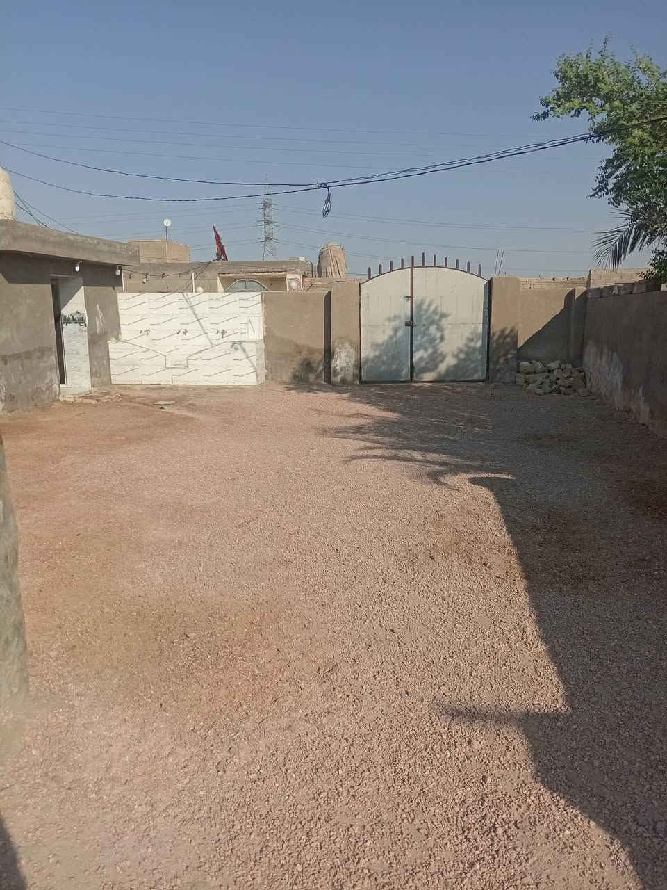 بيت البيع يتكون من ٣قرف ومطبخ وصاله وبراني بيت جاهز المساحه ٧٠٠ متر المكان ال بحجر سعر خاص  ***********

