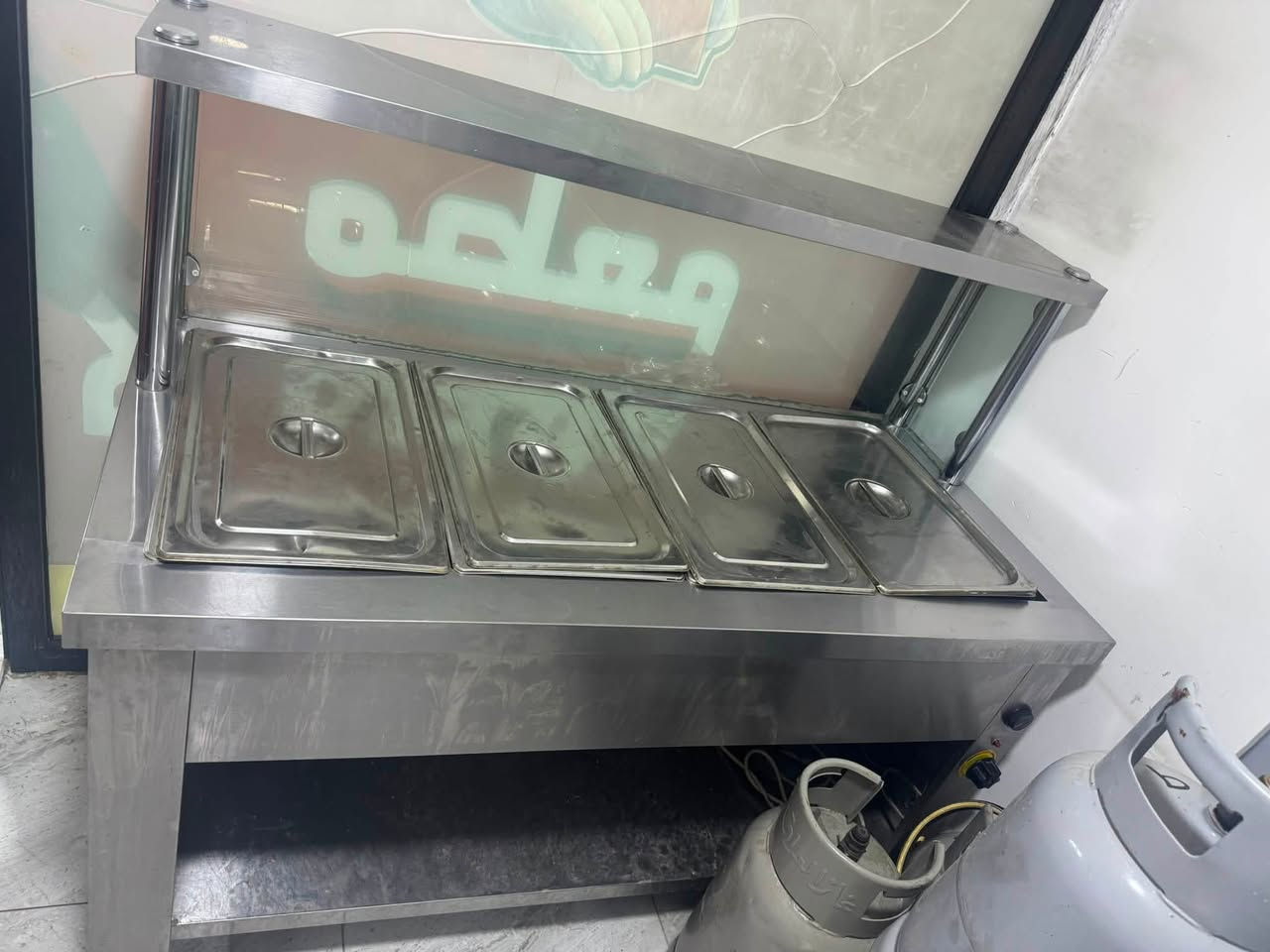 شواية دجاج 8 شياي ماطور شغال السعر 550 الف
حماية صيني غاز 4 بلانكات 650 الف
ميز اسود ثقيل عدد 6 سعر الواحد 90 الف 
اعلان ضويي عرض 6 امتار بسم كرسبي بوكس 
مكان بغداد الدورة 

‭***********‬
