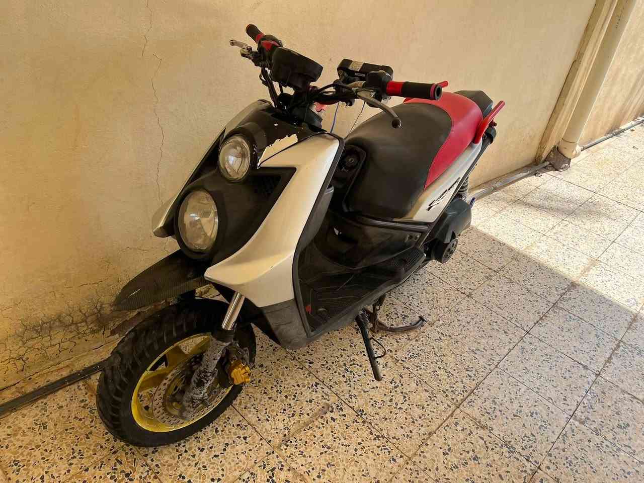 سكنس جبلي دراجه مكفولة
كاملة ماناقصها شي
 شلعة ومعدل كهربائيات كلة شغال
السعر 950 وبيها مجال حك الجية
ديالى ***********
