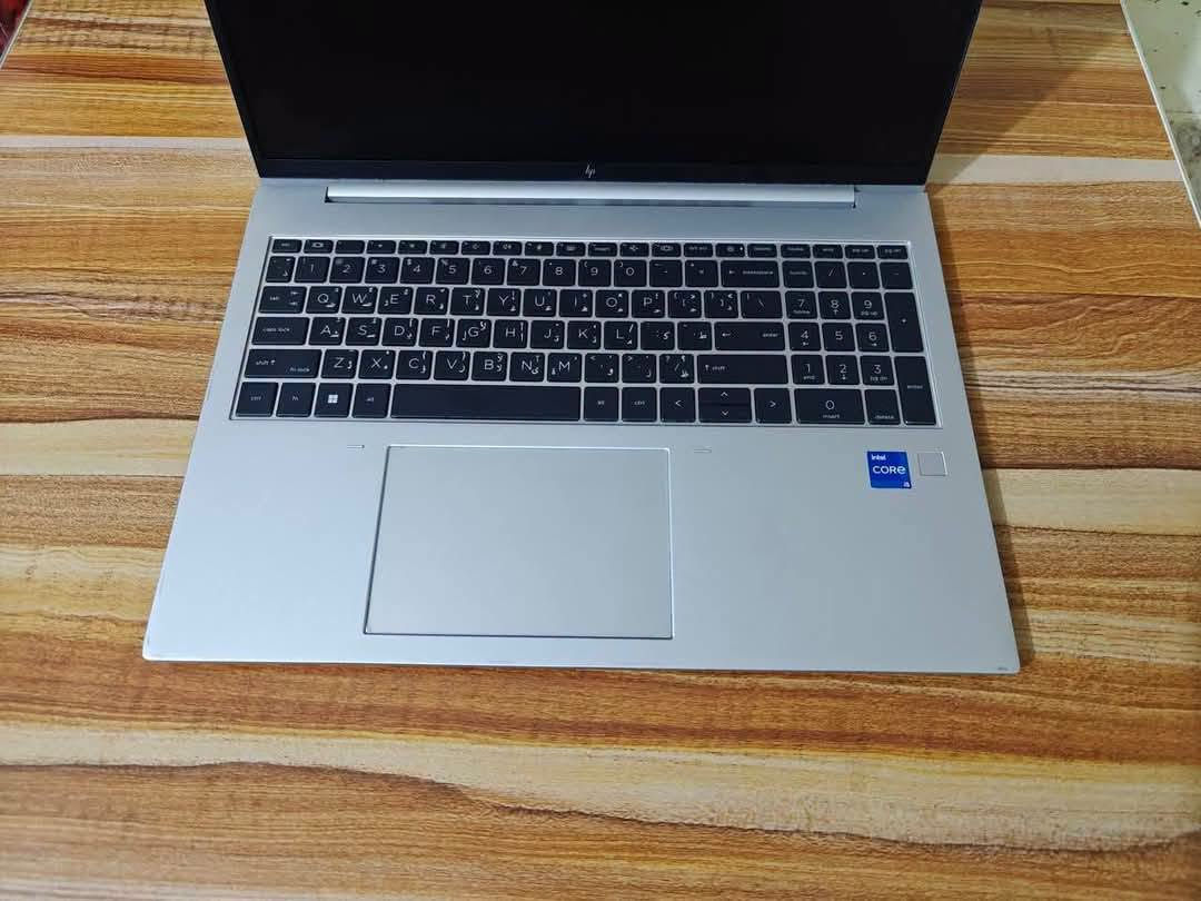 🔥 عرض خاص  آخر 5 قطع فقط

💻 HP EliteBook 860 G9 – الجيل 12

💰 السعر: 625 ألف دينار عراقي

✨ مستخدم نظيف جداً وبحالة ممتازة

📌 المواصفات:
🔹 معالج Intel Core i5-1235U – الجيل الثاني عشر
🔹 رام RAM:8GB DDR5 بسرعة 4800MHz
🔹 تخزين SSD 256GB NVMe
🔹 كرت شاشة Intel UHD Graphics
🔹 شاشة 16 إنج Full HD
🔹 لوحة مفاتيح كاملة مع Numpad

🪟 نظام التشغيل:
✅نظام التشغيل Windows 11 Pro أصلي ومفعّل
✅ الجهاز جاهز للاستخدام مباشرة

🔌 المنافذ:
• USB Type-C / Thunderbolt 4
• USB 3.2
• HDMI
• LAN RJ-45
• منفذ سماعة 3.5mm
• قارئ Smart Card حسب الإصدار

🎯 مناسب لـ:
✔️ الدراسة والجامعة
✔️ الأعمال المكتبية
✔️ البرمجة
✔️ المحاسبة
✔️ برامج Microsoft Office
✔️ التصميم الخفيف
✔️ التصفح والاجتماعات الأونلاين

⭐ أبرز المميزات:
✅ معالج جيل 12 بأداء ممتاز
✅ شاشة 16 إنج بمساحة عرض أكبر وراحة أكثر
✅ سرعة واستجابة عالية بفضل SSD NVMe
✅ لوحة مفاتيح كاملة مع أرقام
✅ جودة تصنيع عالية وتصميم أنيق
✅ مناسب للاستخدام اليومي والعمل والدراسة

🎁 المرفقات:
🔌 الشاحن
💼 جنطة لابتوب

🛡️ ضمان استبدال لمدة 7 أيام

🚚 يوجد توصيل إلى جميع محافظات العراق

📱 واتساب: ***********
📞 اتصال: ***********

نص مكتوب في الصور:
- ياسر للحاسبات
- جودة عالية - أداء مضمون - أسعار منافسة
- بيع لابتوبات
- جديد و مستعمل
- ***********
- ***********0
- يوجد توصيل لكافة المحافظات
- DirectX Diagnostic Tool
- System Display Sound Input
- This tool reports detailed information about the DirectX components and drivers installed on your system.
- If you know what area is causing the problem, click the appropriate tab above. Otherwise, you can use the "Next Page" button below to visit each page in sequence.
- System Information
- Current Date/Time: Thursday, July 9, 2026, 8:34:11 PM
- Computer Name: DESKTOP-N87L3P2
- Operating System: Windows 11 Pro 64-bit (10.0, Build 26200)
- Language: English (Regional Setting: English)
- System Manufacturer: HP
- System Model: HP EliteBook 860 16 inch G9 Notebook PC
- BIOS: U71 Ver. 01.18.01
- Processor: 12th Gen Intel(R) Core(TM) i5-1235U (12 CPUs), ~1.3GHz
- Memory: 8192MB RAM
- Page file: 3400MB used, 6343MB available
- DirectX Version: DirectX 12
- Check for WHQL digital signatures
- DxDiag 10.00.26100.5074 64-bit Unicode Copyright © Microsoft. All rights reserved.
- Help
- Next Page
- Save All Information...
- Exit
- Search
- Device
- Name: Intel(R) UHD Graphics
- Manufacturer: Intel Corporation
- Chip Type: Intel(R) UHD Graphics Family
- DAC Type: Internal
- Device Type: Full Display Device
- Approx. Total Memory: 4040 MB
- Display Memory: 128 MB
- Shared Memory: 3912 MB
- DirectX Features
- DirectDraw Acceleration: Enabled
- Direct3D Acceleration: Enabled
- AGP Texture Acceleration: Enabled
- DirectX 12 Ultimate: Disabled
- Notes
- No problems found.
- Drivers
- Main Driver: igdumdim64.dll,igd10iumd64.dll,igd10
- Version: 32.0.101.7085
- Date: 3/3/2026 03:00:00
- WHQL Logo'd: Yes
- Direct3D DDI: 12
- Feature Levels: 12_1,12_0,11_1,11_0,10_1,10_0,9_3
- Driver Model: WDDM 3.2
- Task Manager
- Performance
- Run new task
- CPU
- 12th Gen Intel(R) Core(TM) i5-1235U
- % Utilization
- 100%
- 0%
- 60 seconds
- Utilization
- Speed
- 1.34 GHz
- Base speed:
- Sockets:
- Cores:
- Logical processors:
- Virtualization:
- L1 cache:
- L2 cache:
- L3 cache:
- 1.30 GHz
- 1
- 10
- 12
- Enabled
- 928 KB
- 6.5 MB
- 12.0 MB
- Processes
- 154
- Threads
- 1976
- Handles
- 58946
- Up time
- 0:00:22:19
- 0% 1.34 GHz
- Memory
- 3.5/7.6 GB (46%)
- Disk 0 (C: D:)
- SSD (NVMe)
- GPU 0
- Intel(R) UHD Graphics
