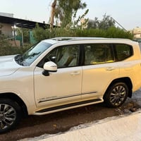 لاندكروز GXR • ٢٠٢٢ • رقم بغداد