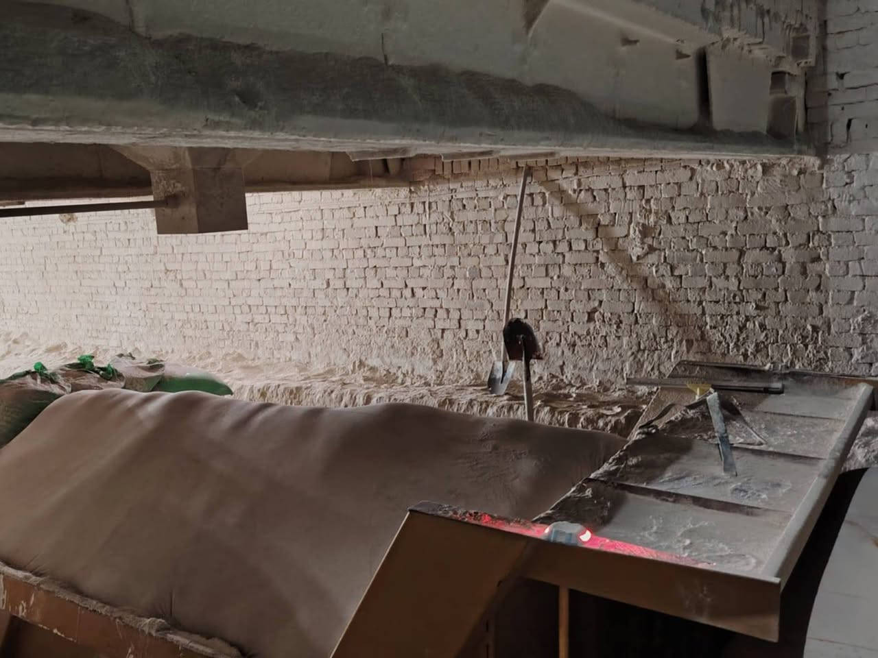 يوجد لدينا توصيل كافه انواع الجص الكرمه والنجف ع فحص وشرط الفحص قبل التنزيل مجهز مع العمال والكواني بسعر مناسب . رقم الهاتف *********** اتصل بيك خير ودلل
