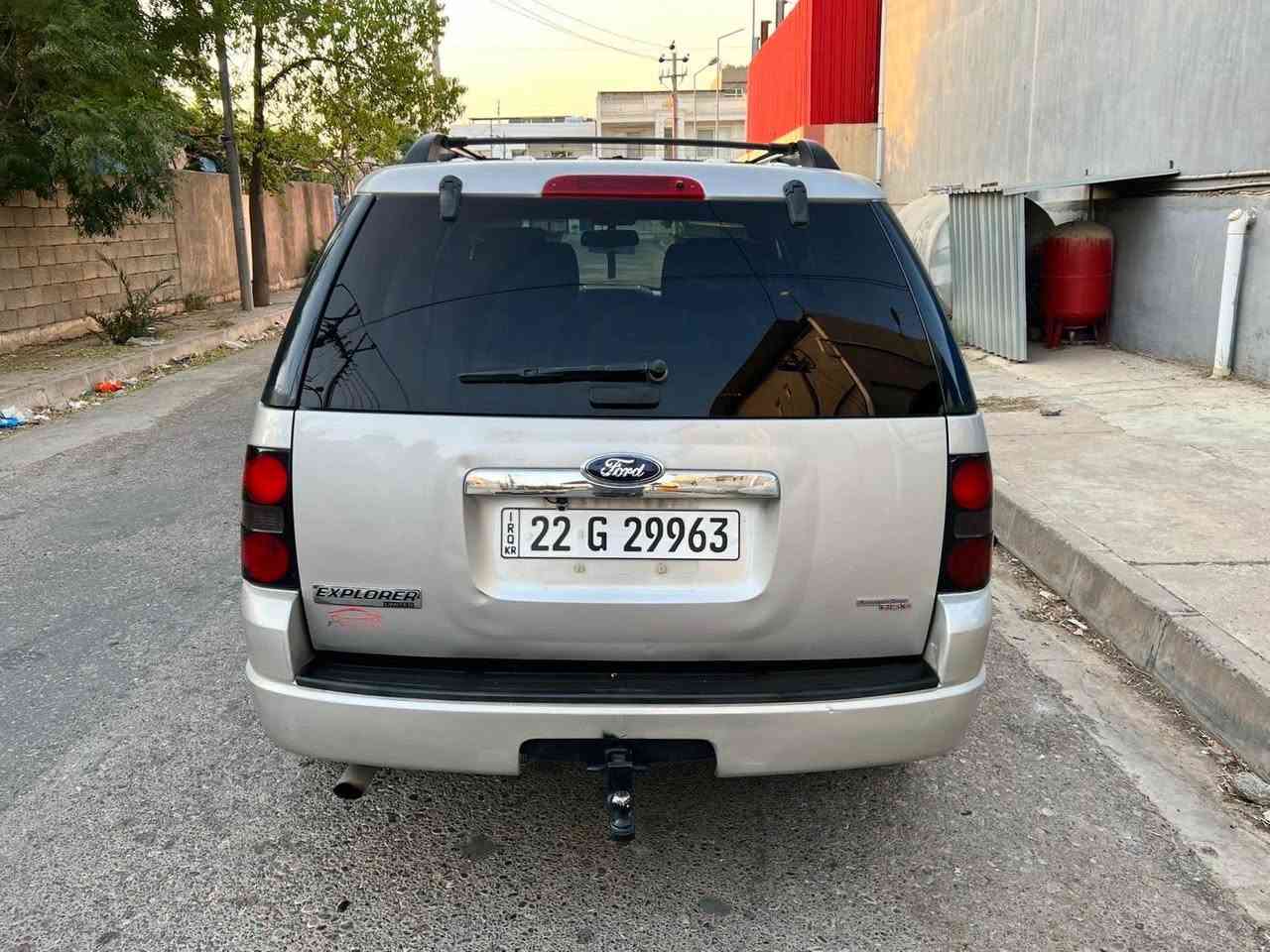 فۆرد ئیکسپلەوەر ٢٠٠٧
بێ سبوغ بێ لێدران سیارەکە 
زۆر زۆر خاوێنو جوانە 
یەک دینار مەسروفی تێدە نیە  
رەقەم سەنەوی نوێە 
بە ناو کردن بە شەرت 
فوول فولل مواسەفات
دەبل ئەکسل 
سلاد 
سکلێتەر کارەبای هەمووی باس ناکرێت 
سعری /٨٨مەجالێکی برایانە
بۆ هەر زانیاریەک پێوەندی بە خاوەنی بکەن
تکەیە چات جواب نادەمەوە لەگە رێزم 
***********
وەتس ئاپی لەسەرە أربيل, العراق
