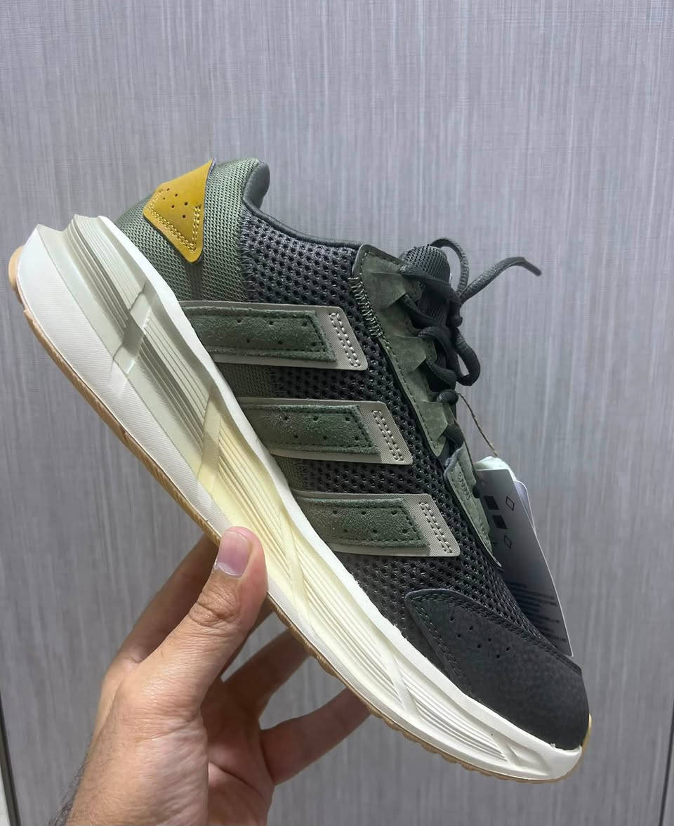 � للبيع – Adidas Astrastar 🔥

👟 أصلي 100% وكالة
📦 جديد بالكارتون
🎨 اللون: زيتوني غامق
📏 المقاس: 42⅔ 

✅ مريح جدًا بفضل تقنية Cloudfoam
✅ مناسب للمشي والاستخدام اليومي
✅ تصميم أنيق وخفيف

💰 السعر: 150 ألف دينار عراقي

📩 للاستفسار خاص او واتس اب
***********
