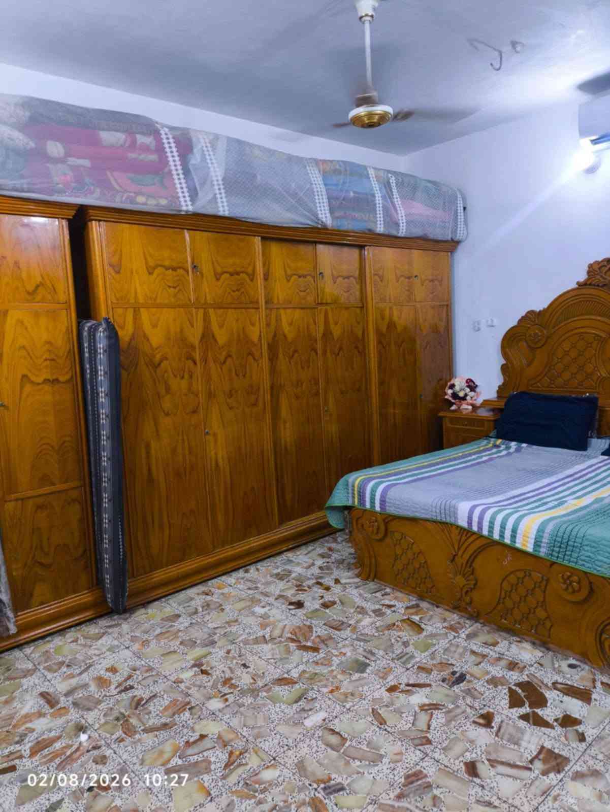 يا الله بيت للبيع 100مربع(( معه الاثاث 🪑))
طابو زراعي سند 25
((بي نسخه سند📋))
(( بلخط الاول))   
قريب عل شارع 

بناء طابوك
اساس او سقف صب مسلح 

البيت يحتوي على 
غرفه نوم🛌
 صاله مطبخ👨‍🍳
 ستقبال 
صحيات داخل او خارج 
السعر 45مع المجال

العنوان نجف الاشرف مقابل قرية الغدير  شارع الصب 
للاستفسار الاتصال على الرقم التالي أو مراسله واتساب ***********
