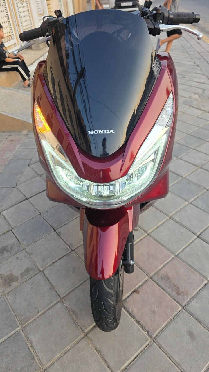 السلام عليكم PCX جيل ثاني 🇯🇵 ياباني
‏​⚙️ المحرك: 150CC
‏​🎨 اللون: ماروني مميز ❄️.  
‏ماشية 18الف وبل يابان ماشية 14الف 
‏سويجات العدد 2
‏مواصفات
‏كامرات اجت بيهة من 🇯🇵اليابان✅
‏تدفئة بل يدات ✅
‏حساس ازدحام ✅
‏حساس استان ✅
‏الدراجة ورقة المزاد مالتهة وصور اليابان وتقريرهة  مالتهة موجود    
‏🛠️ الدراجة: مكفولة    
‏​​📍 الـمـكـان: بـغـداد :الشعب 
‏📱 لـلـتـواصـل والإسـتـفـسـار: (‪***********‬) 
‏

نص مكتوب في الصور:
- HONDA PCX150 Inspected Sold Starting price 0 ¥ 0 ¥ Final price 196 000 ¥ 112 000 ¥ Cost calculation Price in yen 112 000 ¥ Finish price in yen 000 000 ¥ Calculate Overall rating 4 Year of registration 2016 Mileage 14 567 km Mileage history 0 km Displacement 150 cc