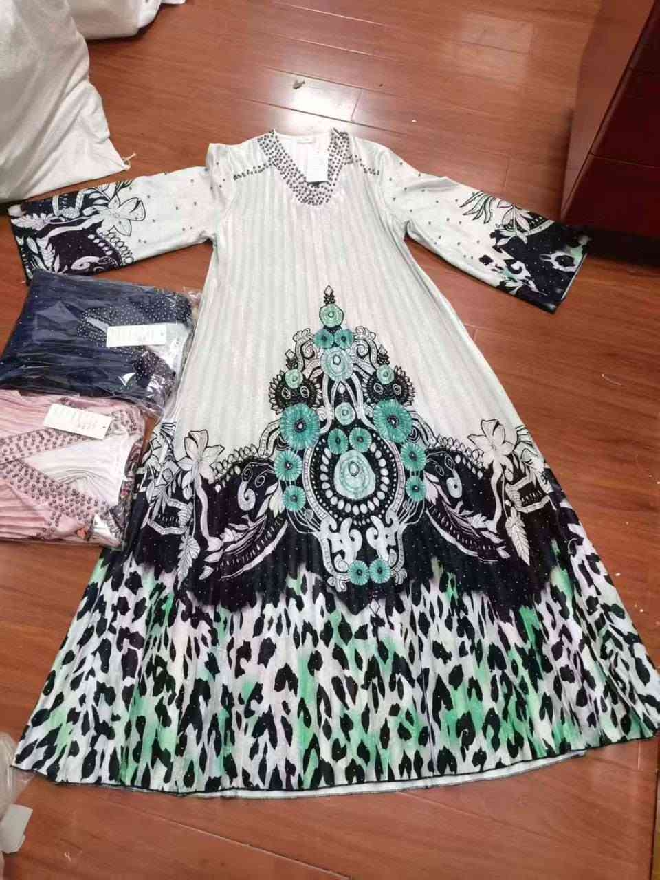 دراعة كويتي جكار  كبس    القياسات/L xl xxl 3XL
الدرزن ١٢ قطعه واتساب | *********** 
#رضا_عباس
https://t.me/ruoi_jho
