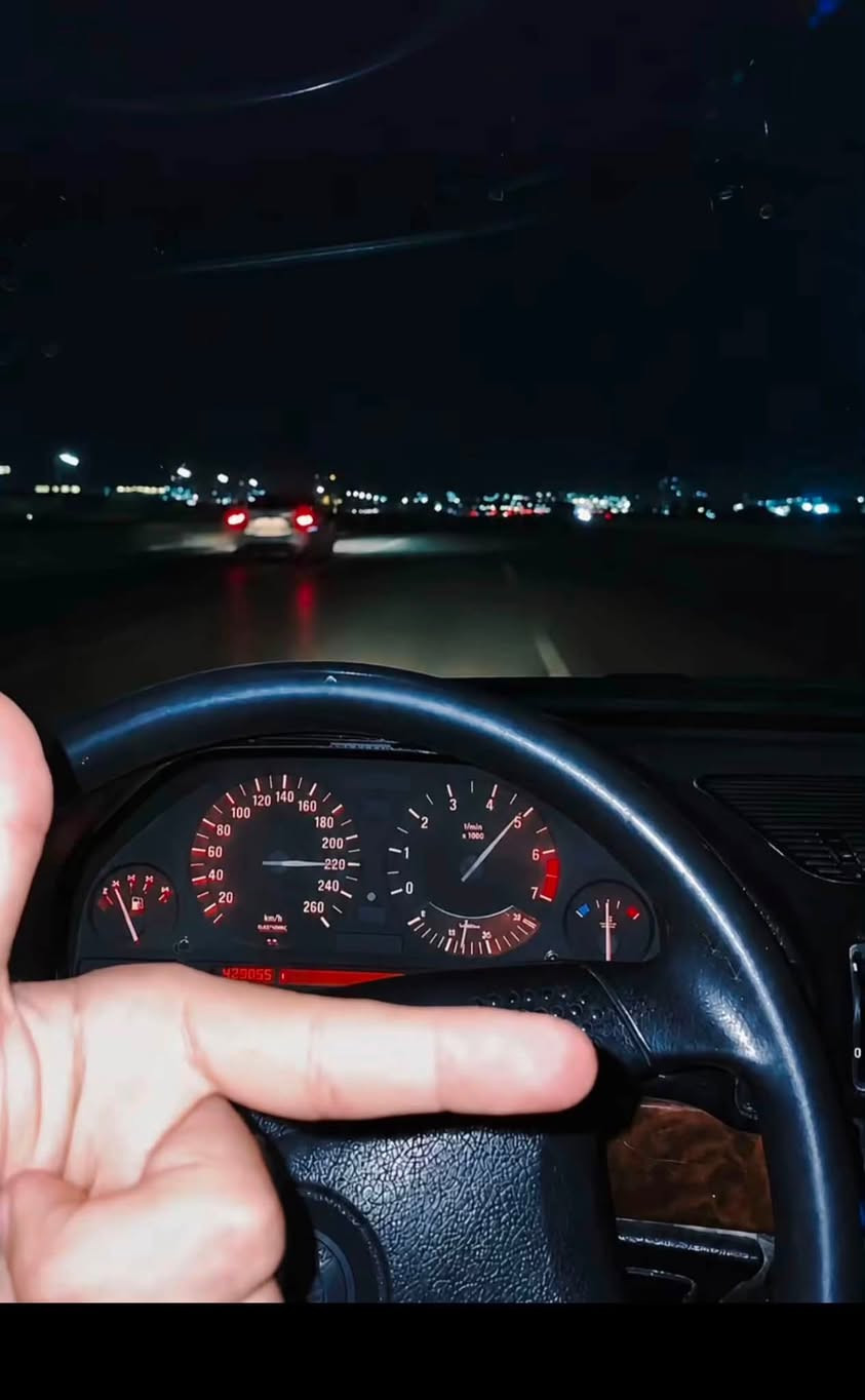بي ام لبيع اصولي
السلام وعليكم بي ام 730 سياره نضيفه وخير من الله السياره تخبل حليوه بسم كردي وعدي وكاله وكردي موجود ويمته مايعجبك تحول السياره بيه ولفات معوجه وفاتح كاوره بس ما سويهن الماديه شويه  يكلف 100السياره تخبل دواخل تحبل المكان بصره السعر 30وبيه مجال *********** شعدك نزل قابل ل مراوس

