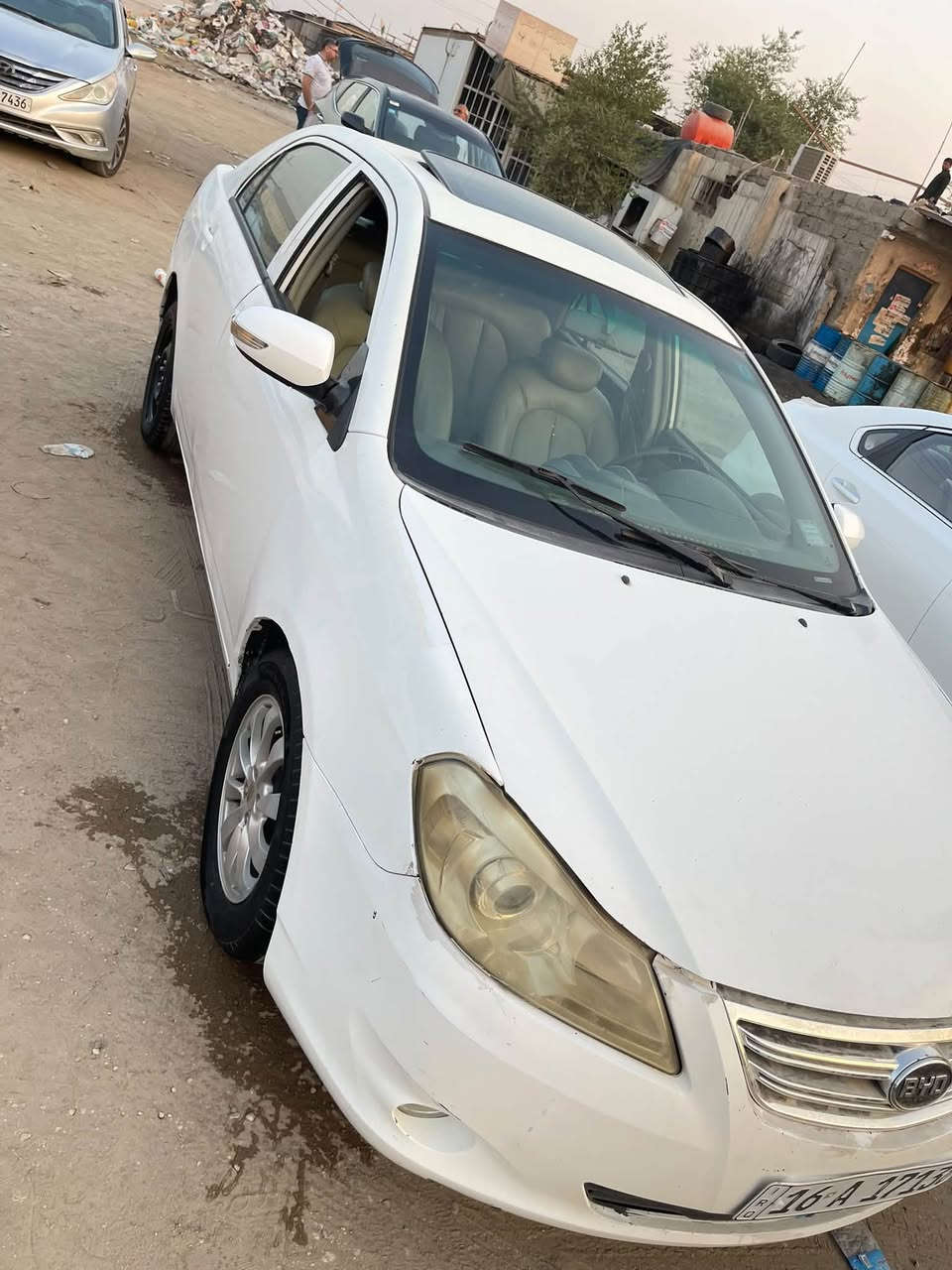 بي وأي دي ٢٠١٣ للبيع
السيارة خير من الله مكينه و كير 

مكفولة مابيها ضربه و لا صبغ 

مكينه وكير بلادي مال شركه اوتماتيك 

السيارة باسمي مكانها كربلاء حولي سيد جودة 

رايدها ب ٤٢ ورقة بيها مجال قليل 

رقم الهاتف ***********
