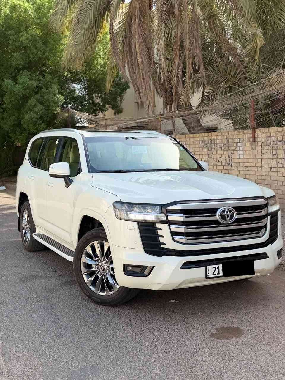 تويوتا لاندكروز GXR
موديل 2022  SAS ( ساز اصلية ام التطبيق )
رقم سليمانية 
السياره بيها بارد بخشم البنيد ع كد اصبعين بدون مداخل جوه مثل الشخط والباقي مكفول السياره بعدها بوضعية الشركة نضيفه جداً 
ماشية 68 الف
فول مواصفات 3 شاشات
V6 - 
محرك 4000
جنطة كهرباء 
كراسي كهرباء 
جلد بيجي بلادي 
طفايه 
سلايت
3 شاشات بلاديه
تشغيل  عن بعد 
السياره فول 1/1
هاتف ***********
مكان السياره بغداد
