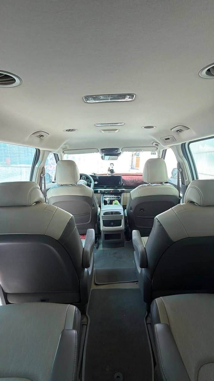 🔹 كيا كارنيفال (Kia Carnival) - للبيع 🔹
🔹 الموديل: 2023
🔹 عدد المقاعد: 9 راكب
🔹 المسافة المقطوعة: 66 ألف كم
🔹 نوع الوقود: بنزين وغاز بلادي من الشركة
🔹 الرقم: بغداد (جاهزة للتحويل)
🔹 الوضع العام: محرك وجير مكفولات، القشر  بيه طخات بسيطة بدون ضرر 
المواصفات 
🔹 داخلية جلد لونين (بيج x رصاصي) بحالة ممتازة
🔹 3 صفوف مقاعد (9 راكب مساحة واسعة)
🔹 شاشة كبيرة + كاميرا خلفية + حساسات
🔹 تكييف سنترال كامل واصل لكل الصفوف
🔹 أنظمة قيادة متعددة (Smart Mode)
🔹 نظام Auto Hold + بريك إلكتروني
🔹 تحكم شاشة وديكورات حديثة
🔹 السيارة جاهزة للاستخدام وما تحتاج أي مصاريف ميكانيكية
🔹 السعر: 275 ورقة ($27,500)
🔹 المكان: ديالى / بعقوبة
🔹 للتواصل والاستفسار: ***********
