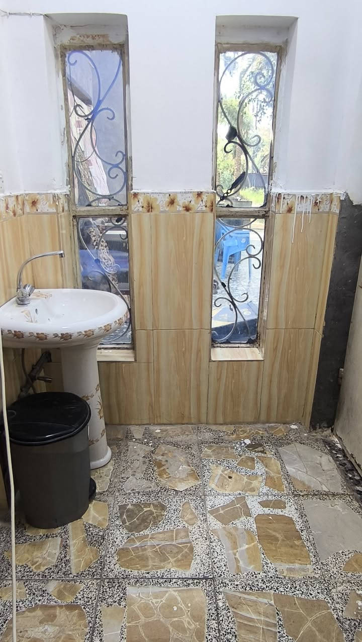بيت للايجار يتكون من غرفتين واستقبال
وصاله  ومطبخ وحمامات داخليه خارجية حديقة  المنطقة  الحسينيه 

كريد كمونه للاستفسار  الاتصال على  الرقم 

***********

***********

