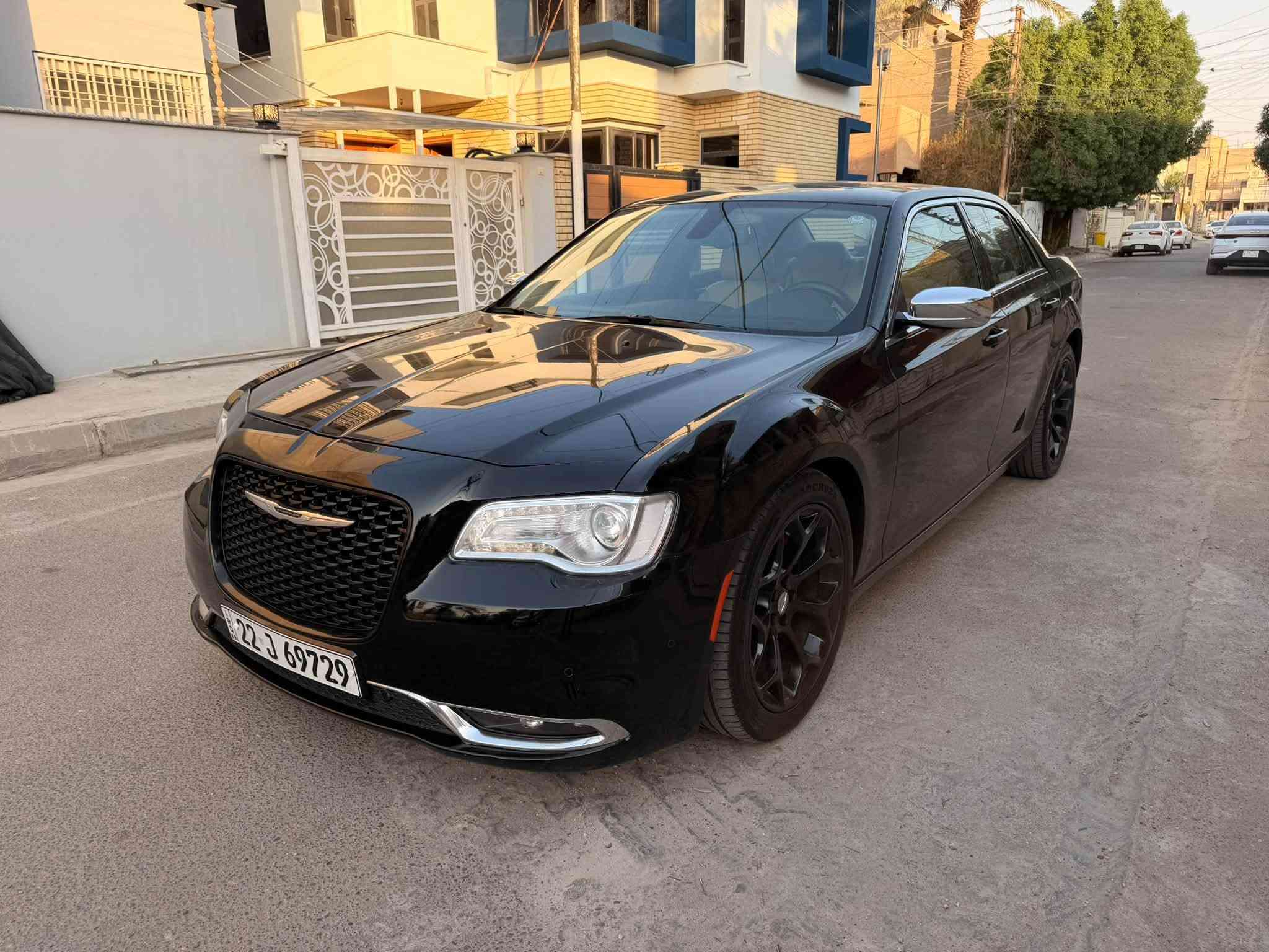 اوباما c300 جديدة بمعنة
المحرك : V6 . 3.6L . 

 السياره كلين تايتل.طابة وتقريرها موجود فقط بارد مكانين بيهة 

المواصفات 

* پانوراما . . 
حساسات خلفية 

* حساسات امامية . 
ماشية ٥٨ الف ميل 

* مصابيح امامية زنون مع LED . 

* شاشه كبيرة مع نظام ملاحة نفكيشن GPS .

* سستم صوت الپاين مع سماعات بريميوم .

* مقصورة الركاب من الجلد

* مقاعد أمامية كهربائية عدد 2 .  . 
داخل جلد ابيض 
* تشغيل عن بعد . . 

* محدد سرعة . 

* تلفون بلوتوث .

* كاميرا خلفية . 

* مرايا متحسسة للاضاءة العالية .

* كير شفتر بالستيرن . 

* دخول ذكي (بصمة) . 
السعر ٢٣ الف دولار  ٢٣٠ ورقة  
للاستفسار سيف *********** مكاني بغداد شهداء البياع
