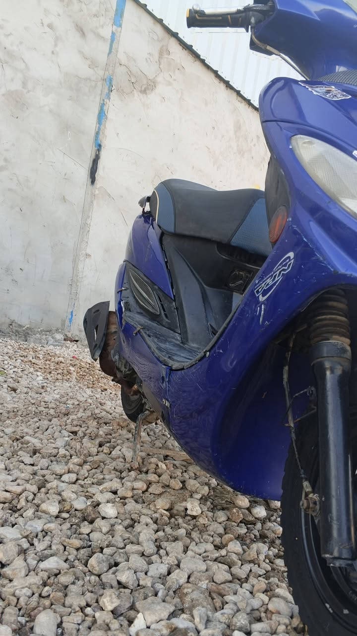 سلام عليكم دراجه كامكو جيفور دراجه كامله ما ناقصه اي شي دراجه نضيفه اشاير شغلات لايات امامي اصفر وثلجي ورماش يعني دراجه نضيفه نضيفه وبعد تفاصيل اكثر بل خاص وسعر 400وبيهه مجال مكاني النجف وتواصل عله هاذه الرقم ***********هنانه التواصل بي واتساب

