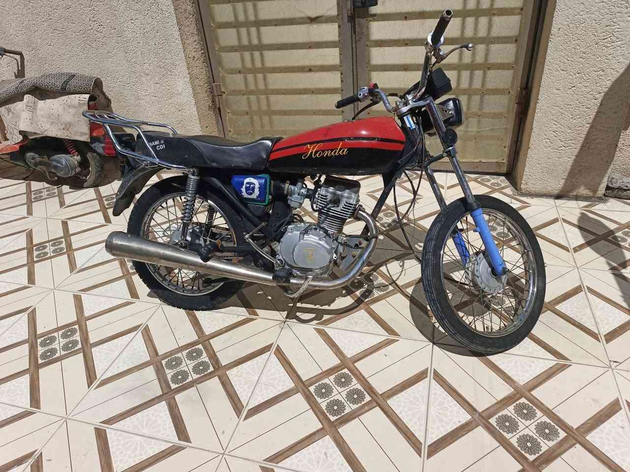 للبيع اوراق مديل 17 مفتوحه مكان سوك شيوخ ***********
