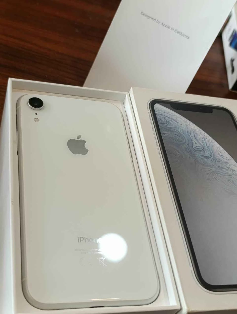 ايفون XR 
على وضع الشركة مامفتوح ولا بي اي عطل نظافة ١٠٠بل ١٠٠ مع كافة الملحقات الاصليه كارتون وشاحنه
ذاكره ٦٤
سعر :٢٠٠ الف
*********** موصل, نينوى
