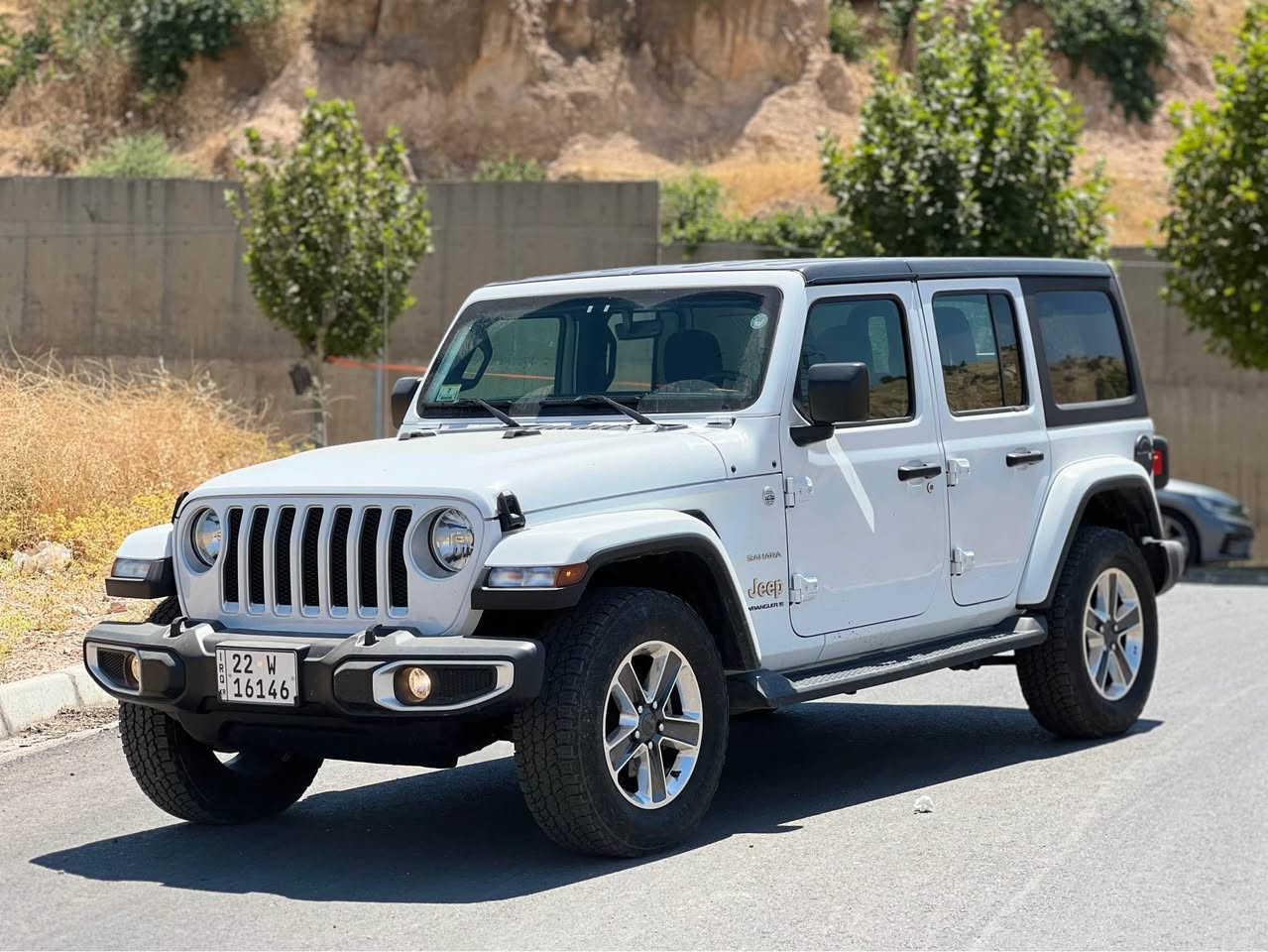 Jeep Wrangler 2023 V6
جيب رانجلر ٢٠٢٣
مواصفات Sahara

مكينة ٦سلندر حجم ٣.٦لتر تنفس طبيعي
ماشية ٤٣،٠٠٠ ميل و بحالة جداً جيدة 

ضرر السيارة جاملغ خلفي صبغ فقط بدون دواخل و ايرباك
السيارة مرقمة اربيل الدولي الجديد شرط التحويل

سعر السيارة 28,000$ دفترين و ثمانين ورقة و بيها مجال للطيبين السيارة موجودة ب دهوك

ل اي استفسار عن السيارة تكدرون تتواصلون وياي 
(***********) دهوك, العراق
