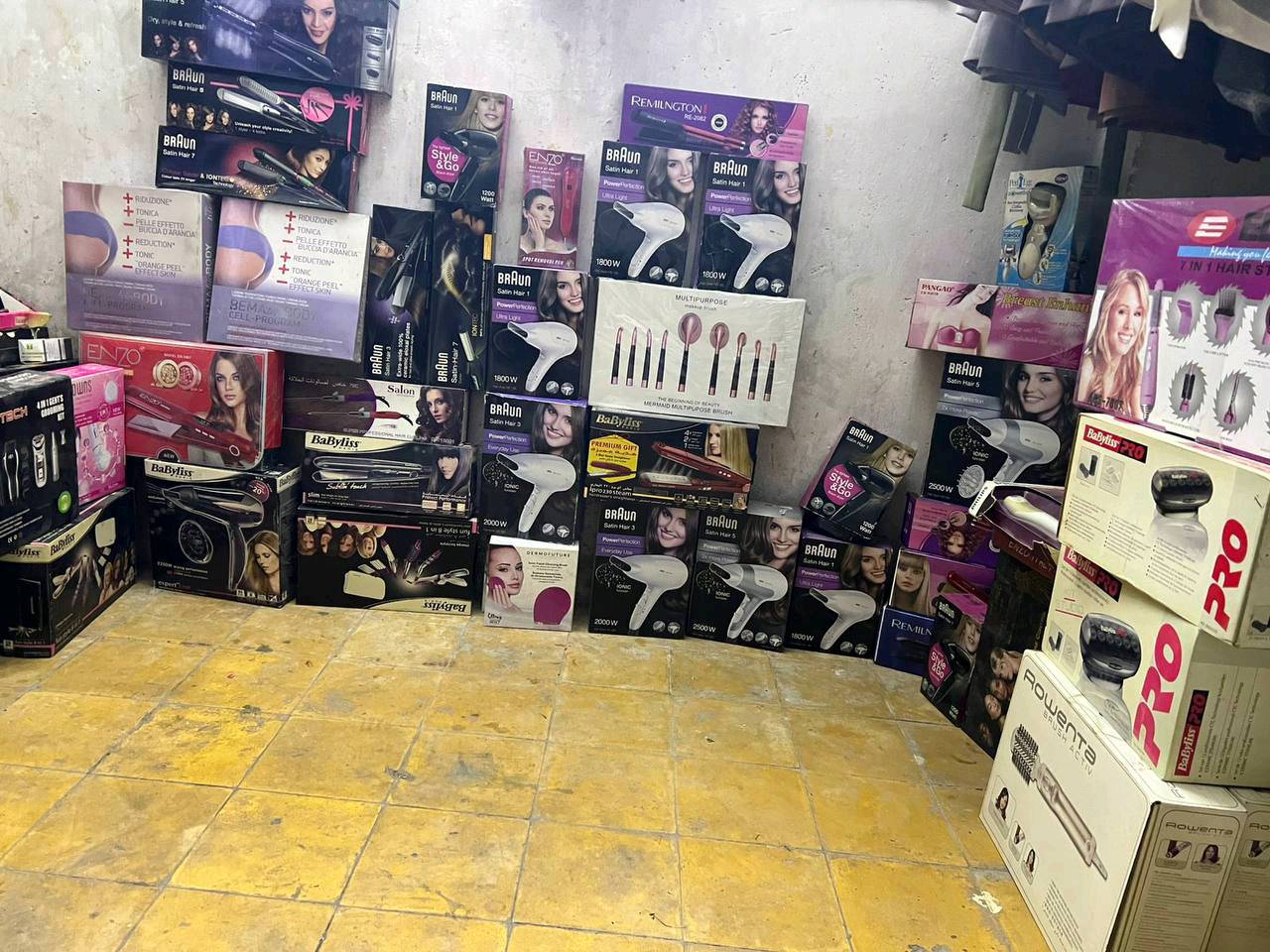شلعه كامله 30 كارتونه بحجم كارتونه مال بيض بيهن فوك 3000 ايتم بسعر 4000000دينار عراقي
