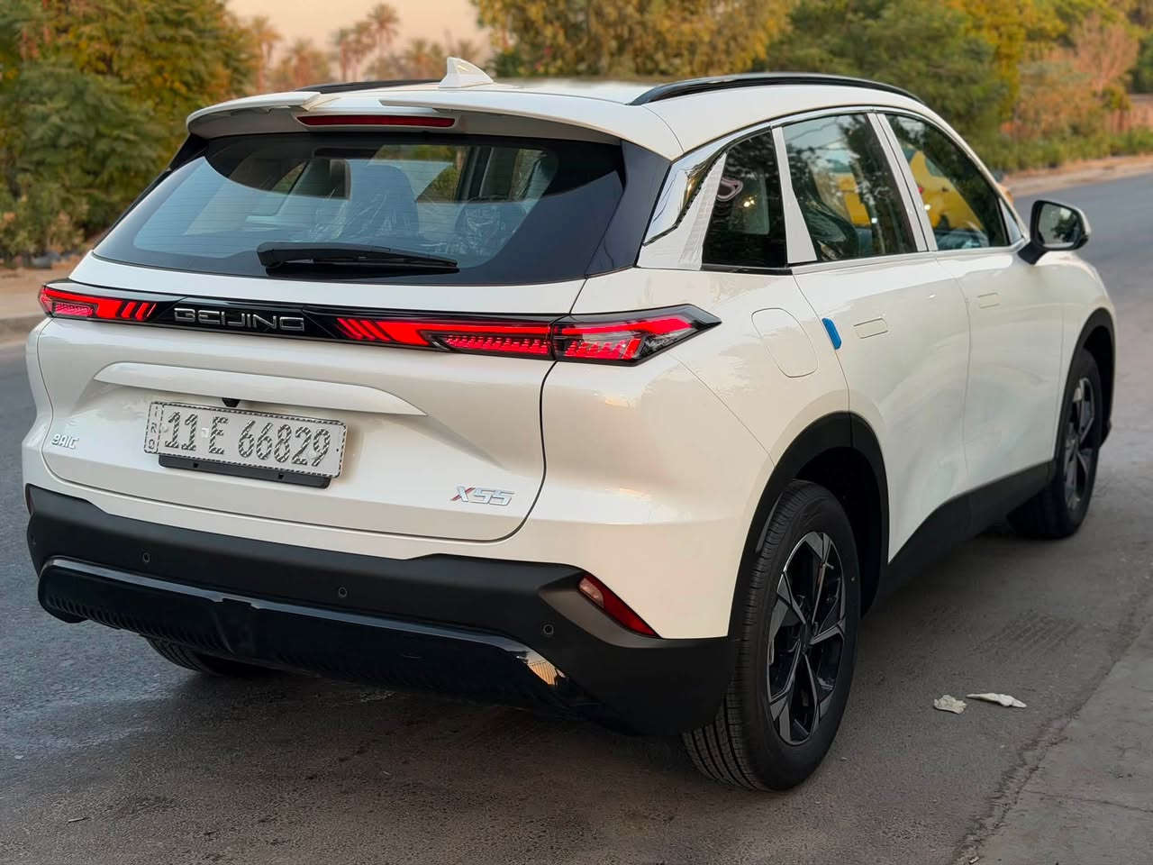 السلام عليكم
‏للبيع سيارة BAIC X55 
موديل 2025، 
السياره زيرووو ضمان شركه الصادق
سيارة تجمع بين القوة اليابانية والتكنولوجيا الحديثة
‏ : محرك 1500 Turbo، مع منظومة كير ومحرك (ميتسوبيشي ياباني) لأداء عالي واعتمادية.
‏ شاشات منفصله 
‏نضام تبريد لمس 
‏حساسات خلفيه اماميه
‏كراسي كهرباء +(تدفئه كراسي )
‏بانوراما
‏ثلاجه  
‏كامرات
‏تشغيل عن بعد 
‏نضام ركن تلقائي
‏تحكم اوامر صوتيه  بلنوافذ والتبريد والموسيقى 
‏وهواي مواصفاته 
‏ أنظمة القيادة: مزودة بـ 4 أنظمة قيادة مختلفة تناسب جميع الطرق.
‏ الضمان: السيارة تحت ضمان الشركة لمدة 6 سنوات (راحة بال كاملة).
السعر 27 مليون 250 الف دينار عراقي
 وبيها مجال إن شاء الله 
‏ مكاني بغداد _ الاعظمية
***********
