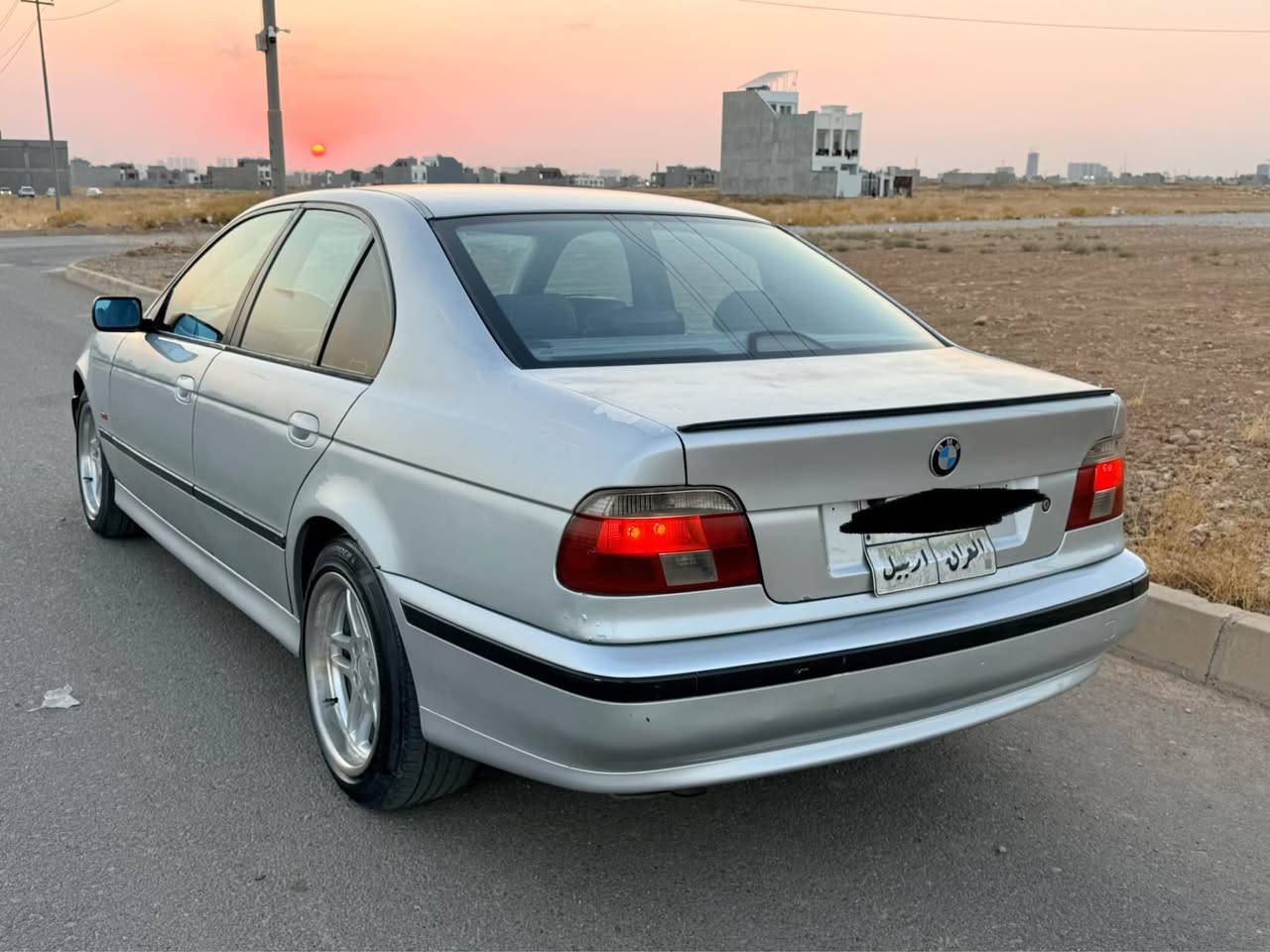 سلام عليكم   مالي دوست 
صقر e39  وزع شه ريكه 
مه سته ره ي گوراوه له گه ل قباغ لاي به نزيني بي عه يب بو داخل بون  ره قه م كردن گوراوه 
موديل ٢٠٠٠
مه كينه ي٥٢٨   له قوه تي خوي بيزاره بي دوكل بي بوخار 
دبل ديجتال 
هه مو گياني له سه ر شه ريكه يه وه ك خوي ماوه 
داخل جلد  
ته ريد سارد+گه رم. ده بل زون 
پاتري نوي 
تاخم بيش و دواي نوي 
سيدي بوكسو كامل ي ماوه 
سيستم و سماعه ي بو دانره وه ١٢٠٠.  واط 
تايه نوي 
 سه ياره يه كي تير مه سرف كراوه جائيزه نوقساني تيا نيه 
٨٩ مجالي كه م  سعري علوجيكه 
فروشتنو كورينه وه به شتي باشتر باقي هه يه 
٠٧٥٠/٥٩٥/٢٦٢٨
٠٧٧٣/٥٩٥٢٦/٢٦ أربيل, العراق

