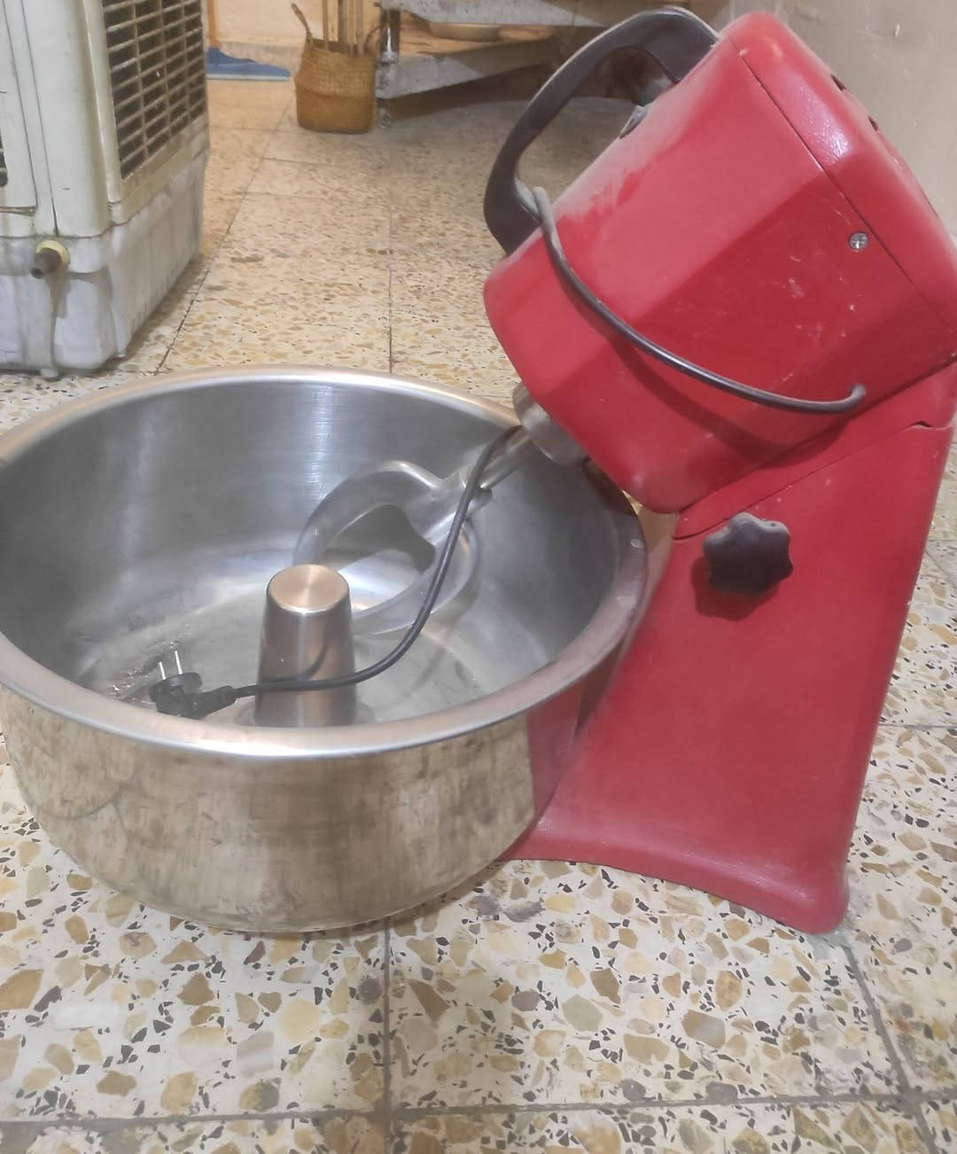 السلام عليكم عجانه صناعه ايرانية للبيع 175 الف دينار وبيها مجال ***********
