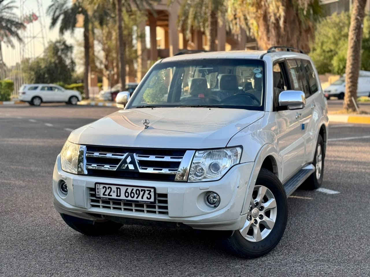 باجيرو 2014
سيارة نظيفة استخدام قليل ما ناقصها شي
استخدام شخصي 
محرك 3500 
ماشية 93 الف كيلومتر 
محرك وكير بحالة ممتازة ، بلكات نوزلات اصلي وكالة
صدر جديد تخم دبلات جدد
زوج تايرات جدد 
تبريد ثلج فريز جديد غاز امريكي 
مكفولة من الضربة والصبغ 
فقط تكحيل شخوط 
وبيها رصعة بسيطة بالدعامية الخلفية  

المواصفات
كشنات جلد تحكم كهرباء
فتحة سقف 
تحكمات ستيرن 3 اتجاهات اوامر صوتية بلوتوث
مري شفط كهرباء
4 حساسات خلفية + كاميرا خلفية
شاشة اندرويد ممتازة
منظومة زنون عالي ناصي قوية
كشافات ضباب زنون

رقم اربيل الجديد 
سنوية 2029/9
السعر 165 
للتواصل ***********
