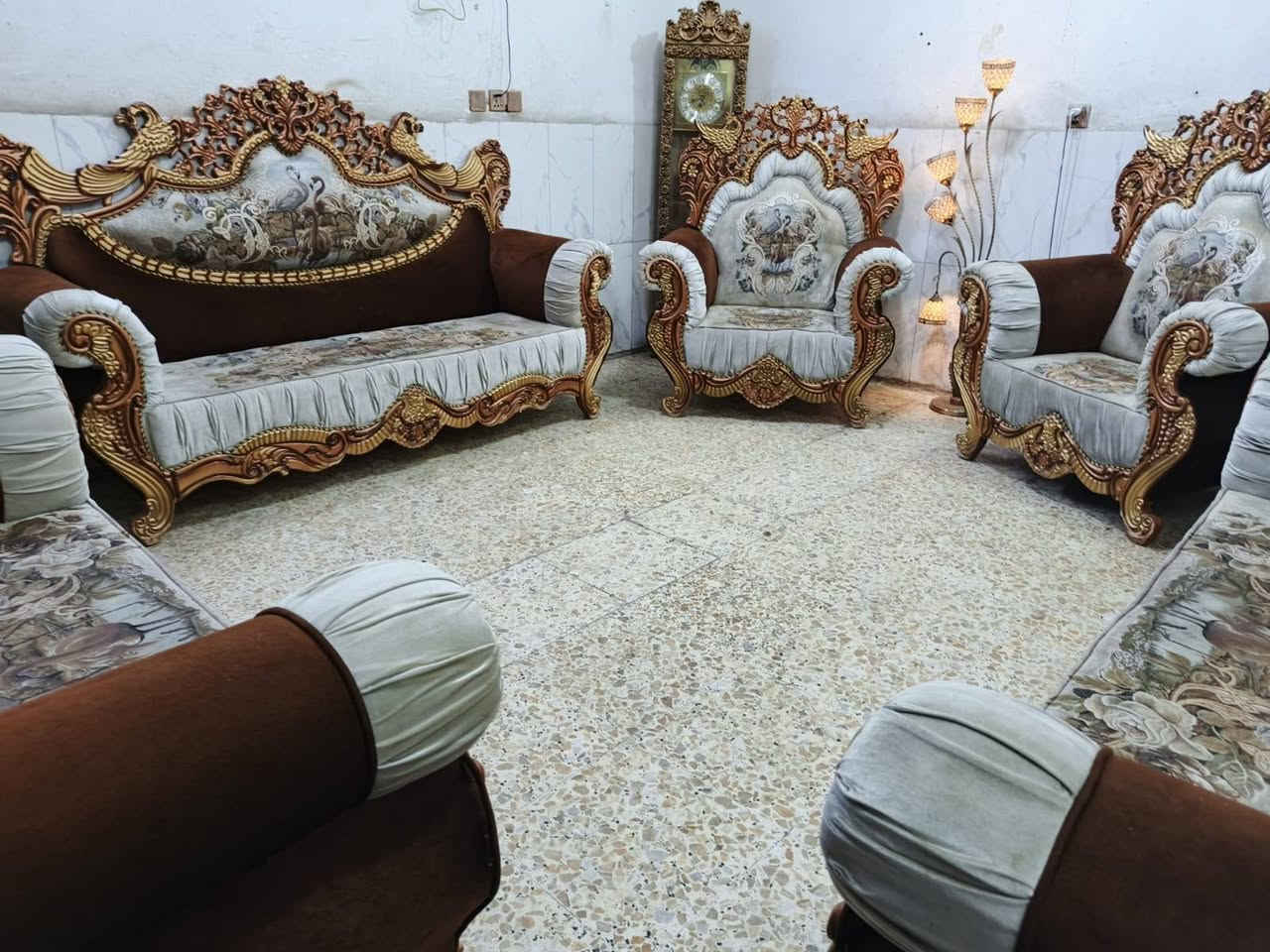 سلام عليكم  تخم زان ملكي  عشر سعر ٤٥٠ مكان منصور الوشاش عشر مقاعد  مابي اي شي 
هذه رقمي ***********
@إشارة
