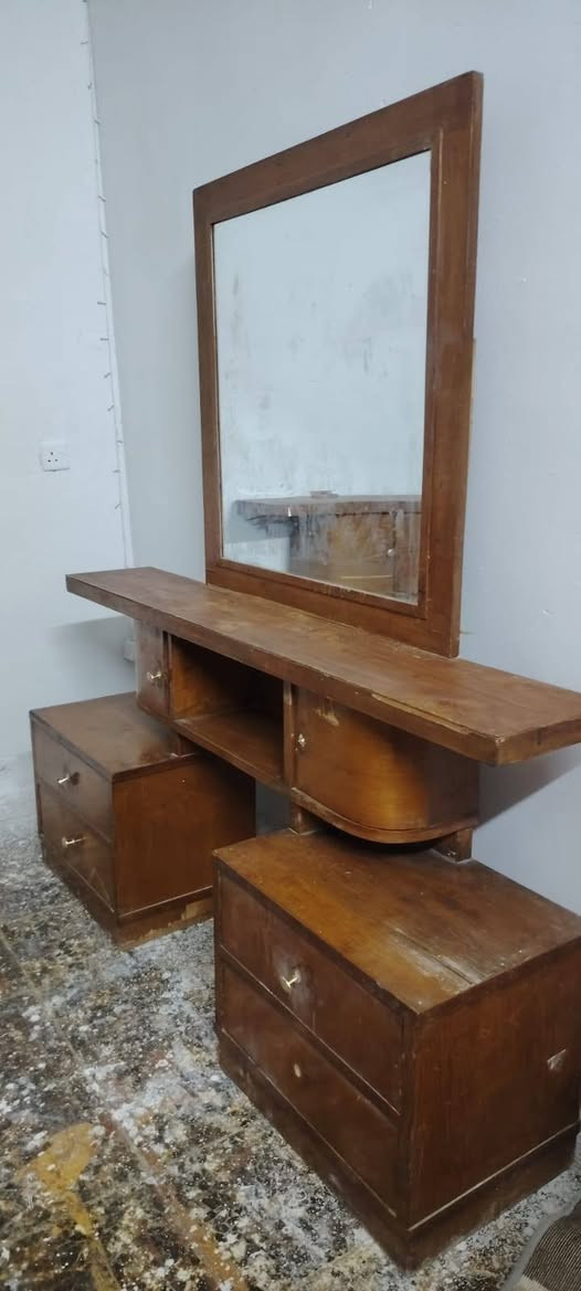 جرباية نفرين • ميز مراية صاج
