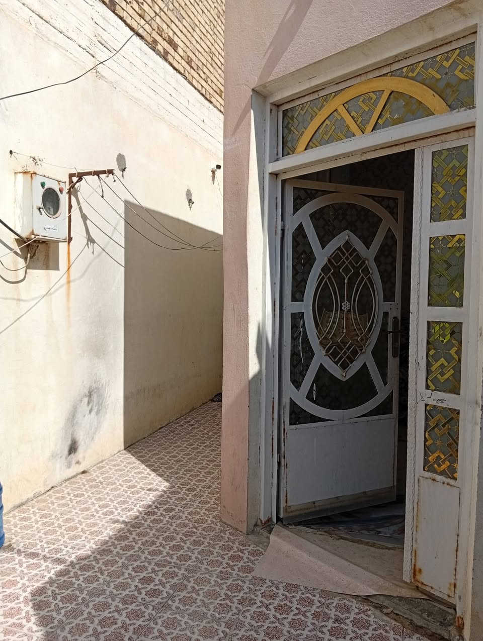 بيت للبيع طابو صرف شرك خلف الاكاديمه حي الشرطه مساحه 100متر سعر ب 70 وبي مجال  
***********
