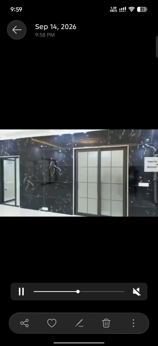 خانوو لە ژین بۆ فرۆشتن کۆلانی ١٥ ڕووبەری ١٥٠مەتر یەک قات و بەیتونە 
مەتبەخ و دیوەخان لەتەنیشت یەکە لەگەڵ هوڵ و دوو غورفەی نووستن و بەیتونە 
نرخی ٥ دەفتەر و ٦٠وەرەقە و معاملە
*********** أربيل, العراق

نص مكتوب في الصور:
- 9:59 1.00 KB/S 31 Sep 14, 2026 9:58 PM