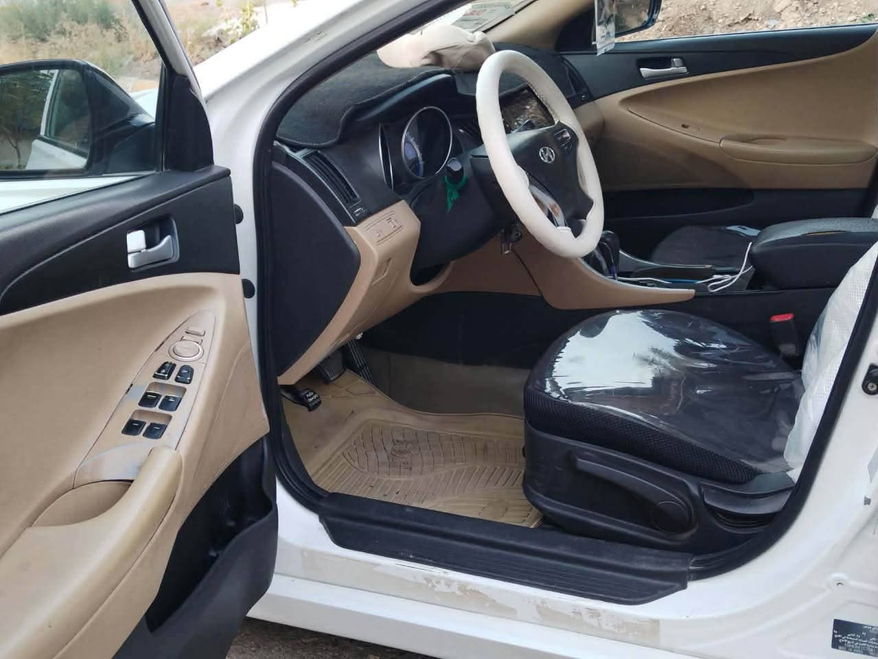 سوناتا
موديل 11
وارد خليجي
بيها 5 قطع ابيع حزام
محرك 2400
السعر 100 بيها مجال

***********

