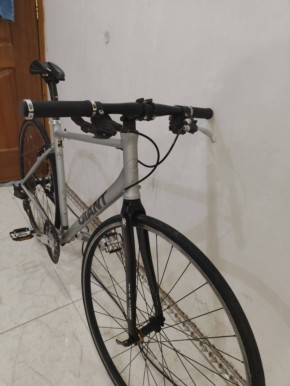 🚴‍♂️ بايسكل 700C للبيع
🔹 فريم M
🔹 ماشه كاربون RXL SL Carbon Pro
🔹 بوري سرج كاربون
🔹 ركبة ستيرين كاربون
🔹 سستم سرام 3×8
🔹 بريك خلفي فقط
🔹 الحالة: نظيف جداً ✨

💰 السعر: 210 ألف بي مجال 

📍 مكاني: الكوت
🚚 يوجد توصيل
📞 ***********
