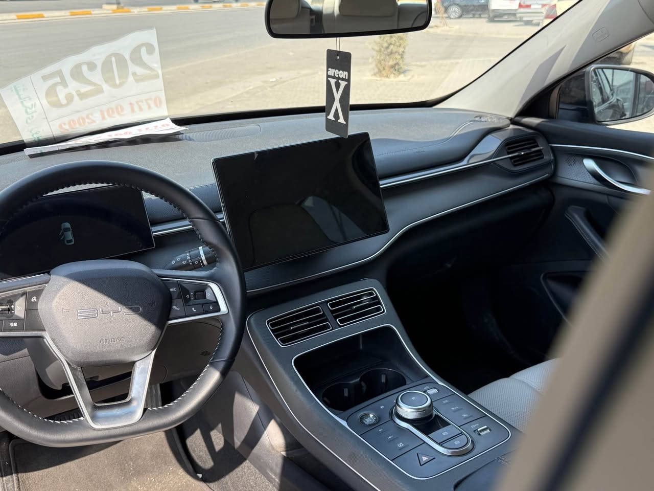 byd destro 2025
٣٦ هه‌زار ڕۆشتووه‌ 
ناو سپی كامل ئه‌شیای خۆی له‌گه‌ڵه‌ 
یه‌ك دوو شوختی هه‌یه‌ سه‌یاره‌كه‌ زۆر تازه‌یه‌
سعری ١٣٥
*********** Singapore
