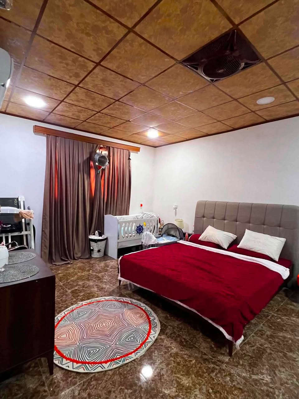 🏡 دار للبيع –🔥🔥🔥 فرصة مميزة🔥🔥🔥

📍 العنوان: دارة كنارة  قريب على غسل حيدر.

✨ مواصفات الدار:

* طابقين.

🔹 الطابق الأول:

* استقبال.
* مطبخ مفتوح على الهول الداخلي.
* غرفتا نوم.
* مجمع صحيات.
* ترك (مساحة خلفية) خلف البيت.

🔹 الطابق الثاني:

* استقبال.
* هول.
* مطبخ.
* غرفة نوم.
* مجمع صحيات.

✅ البيت بالكامل سقف ثانوي.
✅ الأرضية مرمر بالكامل (ما عدا الحوش).
✅ يحتوي على كراج للسيارة.

💰 السعر: 120 مليون دينار عراقي وقابل للتفاوض (بي مجال).

📞 للاستفسار والمعاينة:
***********
