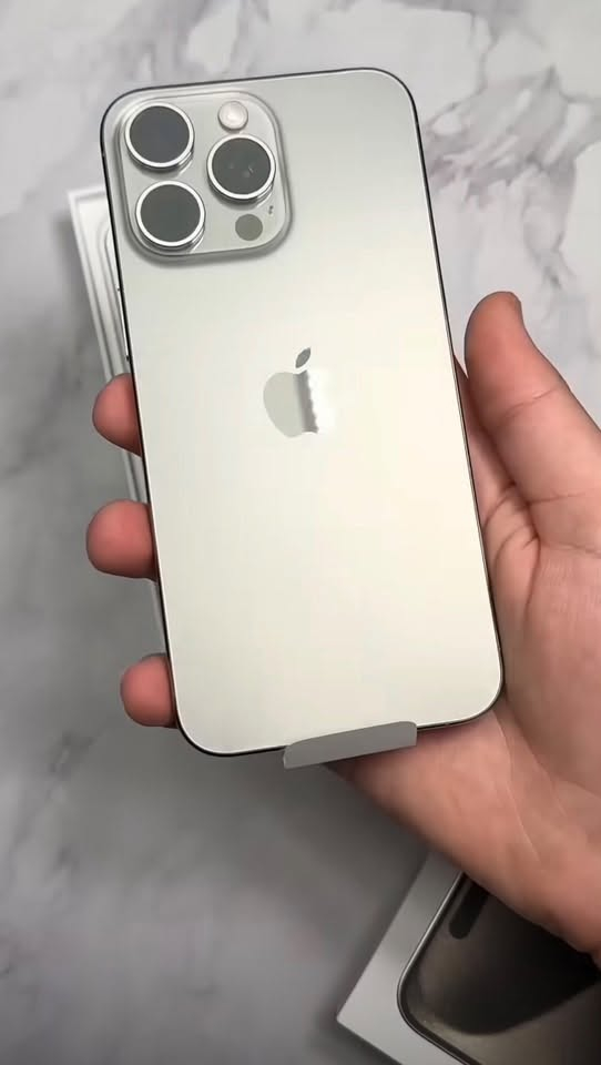 🔥 للبيع | iPhone 15 Pro Max 🔥
📱 iPhone 15 Pro Max
✨ اللون: Titanium
💾 الذاكرة: 256GB
🔋 نسبة البطارية: 100%
🔄 عدد دورات البطارية: 50 دورة فقط
🔧 البطارية مستبدلة وحالتها جيدة جداً
📲 Dual SIM — يدعم شريحتين
✨ نظافة الجهاز: 98%
✅ الجهاز نظيف جداً، مرتب، وحالته ممتازة
📦 متوفر مع الكارتون

💰 السعر: 935,000 دينار عراقي
🤝 بيه مجال للجادين

📲 للاستفسار والتواصل واتساب:
***********
💬 واتساب فقط

⚡ جهاز مرتب ونظيف، والبطارية 100% مع 50 دورة فقط — فرصة حلوة للجادين.
